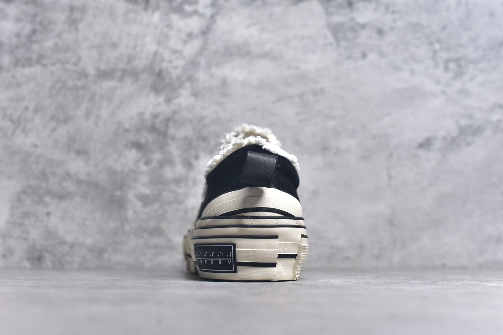 图片[5]-#xVESSEL G.O.P. Low 全硫化乞丐鞋 吴建豪主理品牌 解构重叠厚底软木低帮硫化板鞋 全配色原鞋开发 支持对比 细节 工艺 等.. 当前市售最高版本 正确半贴合鞋标工艺 正确鞋头上翘整体楦型 原厂12蛊司厚实舒适帆布面料 面料工序需要通过三次水洗 散落自然杂乱流苏做旧复古效果 支持NFC网页编码识别 升级厚实软木塞内底 纯手工贴合多重围条硫化工艺 原鞋包装 原鞋代码鞋标完全一致 市面顶级毒盒版本 工艺细节 全网络能覆盖到的地方最强 至今无别的工厂能超越的品质 尺码：35 36 37 38 39 40 41 42 43 44 45-选品中心