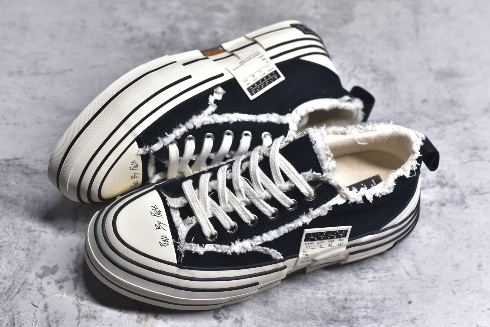 图片[7]-#xVESSEL G.O.P. Low 全硫化乞丐鞋 吴建豪主理品牌 解构重叠厚底软木低帮硫化板鞋 全配色原鞋开发 支持对比 细节 工艺 等.. 当前市售最高版本 正确半贴合鞋标工艺 正确鞋头上翘整体楦型 原厂12蛊司厚实舒适帆布面料 面料工序需要通过三次水洗 散落自然杂乱流苏做旧复古效果 支持NFC网页编码识别 升级厚实软木塞内底 纯手工贴合多重围条硫化工艺 原鞋包装 原鞋代码鞋标完全一致 市面顶级毒盒版本 工艺细节 全网络能覆盖到的地方最强 至今无别的工厂能超越的品质 尺码：35 36 37 38 39 40 41 42 43 44 45-选品中心