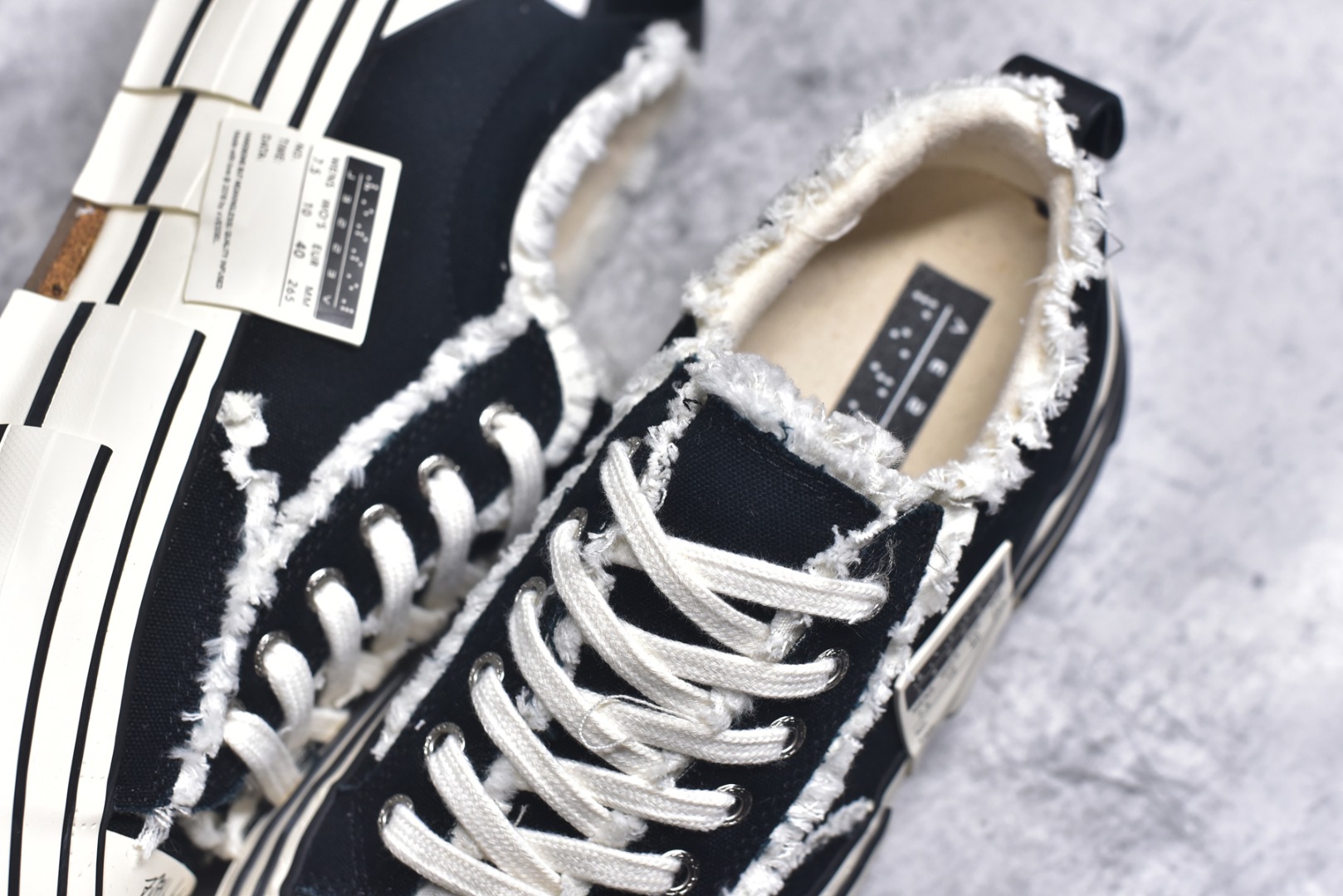 图片[9]-#xVESSEL G.O.P. Low 全硫化乞丐鞋 吴建豪主理品牌 解构重叠厚底软木低帮硫化板鞋 全配色原鞋开发 支持对比 细节 工艺 等.. 当前市售最高版本 正确半贴合鞋标工艺 正确鞋头上翘整体楦型 原厂12蛊司厚实舒适帆布面料 面料工序需要通过三次水洗 散落自然杂乱流苏做旧复古效果 支持NFC网页编码识别 升级厚实软木塞内底 纯手工贴合多重围条硫化工艺 原鞋包装 原鞋代码鞋标完全一致 市面顶级毒盒版本 工艺细节 全网络能覆盖到的地方最强 至今无别的工厂能超越的品质 尺码：35 36 37 38 39 40 41 42 43 44 45-选品中心