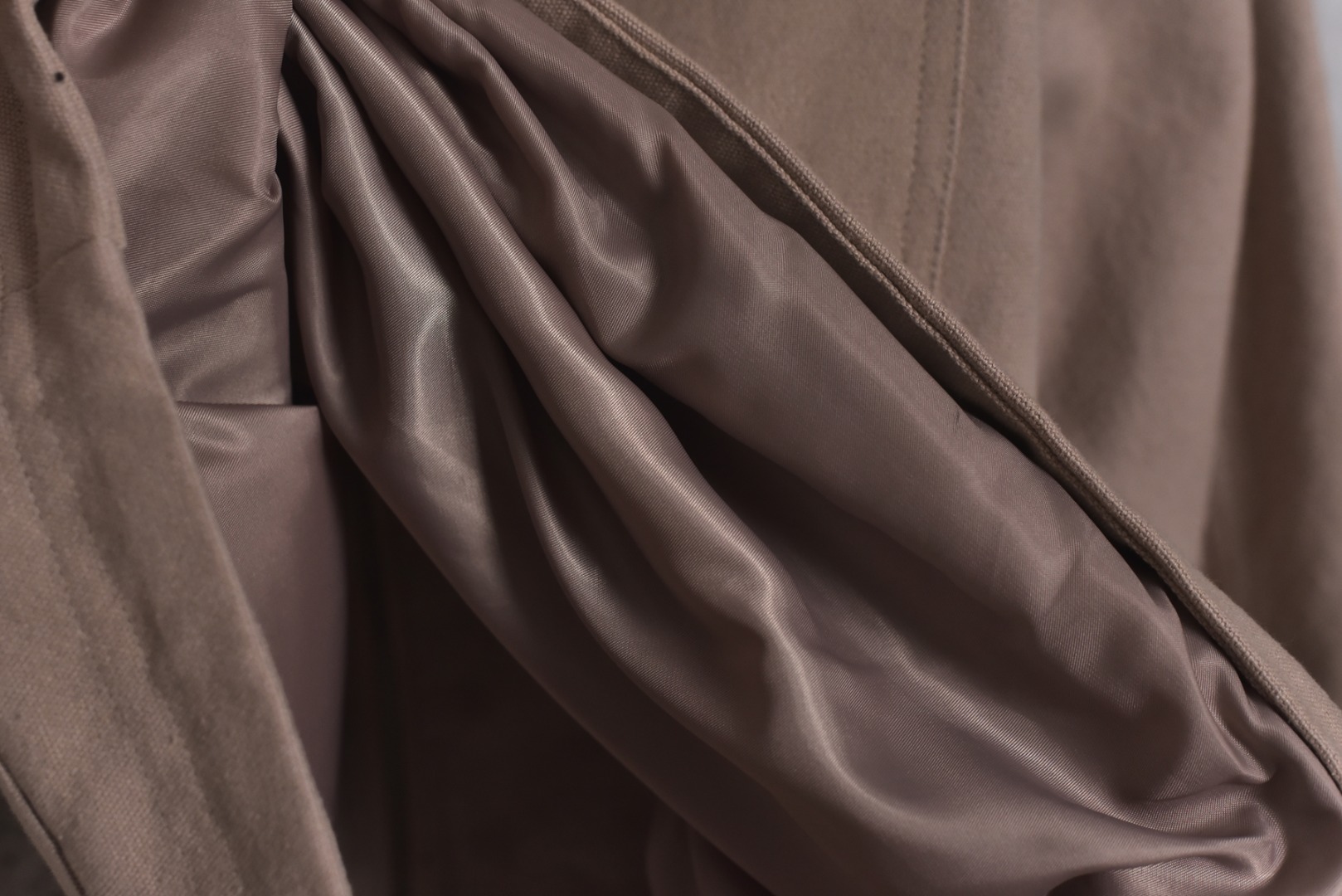 图片[9]-#1v 25ss 口袋镂空老花帆布夹克外套 面料采用高密度棉质水洗帆布面料，工整有型，内里定织高端服饰专用苏美绸，领子采用灯芯绒，激光立体裁剪，还原原版版型，刺绣工艺采用进口绣花机重工刺绣，立体饱满且有型，开模定制皮标，镂空黄铜五金拉链，定制珍珠光面四合扣+链条+饰钉，定制辅料三标 尺码：XS-L【打开穿的话，不用参考体重】-选品中心