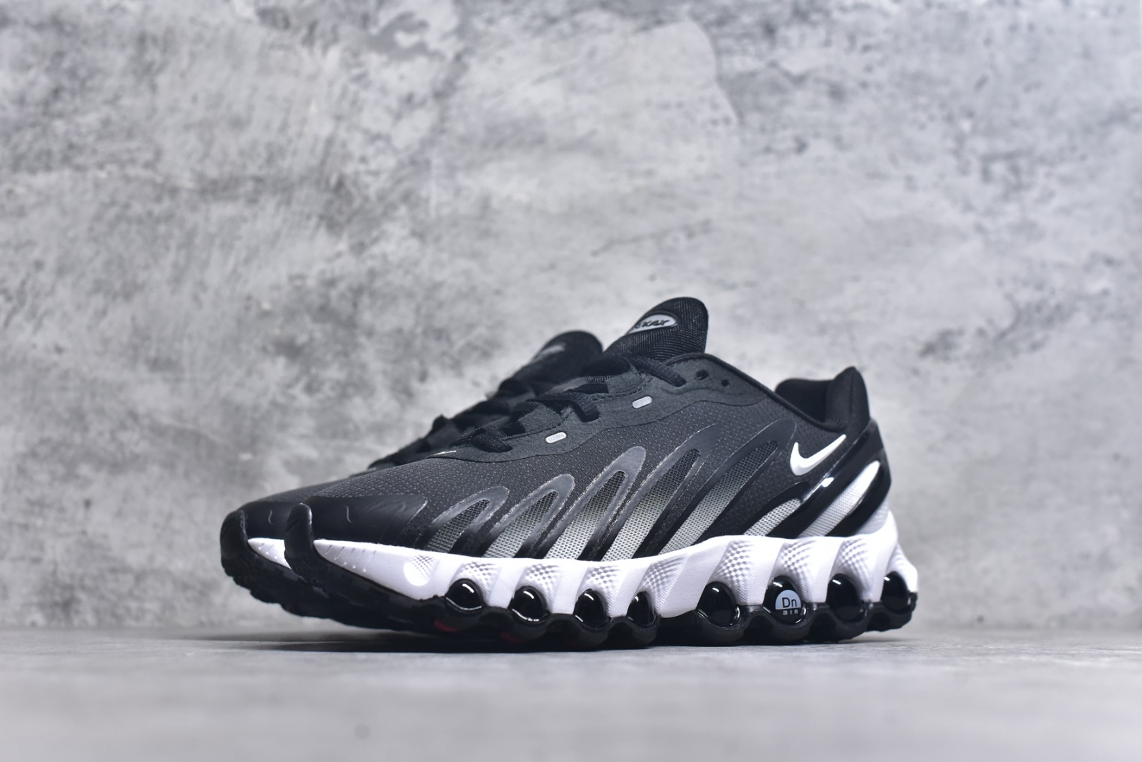 图片[2]-#NK Air Max Dn8 气垫跑鞋 HF5509-002 全新鞋款在同侧采用了圆柱仓式的设计，不仅有防滑耐磨性功能，还搭配了周围一圈柔软的泡棉材质，提供全新的复合脚感八成还是泡棉脚感 尺码：36 37 38 39 40 41 42 43 44 45-选品中心