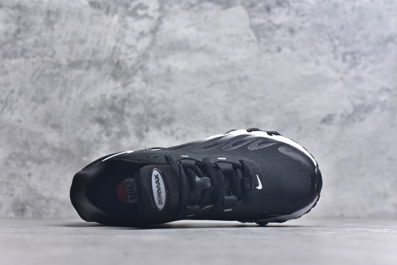 图片[4]-#NK Air Max Dn8 气垫跑鞋 HF5509-002 全新鞋款在同侧采用了圆柱仓式的设计，不仅有防滑耐磨性功能，还搭配了周围一圈柔软的泡棉材质，提供全新的复合脚感八成还是泡棉脚感 尺码：36 37 38 39 40 41 42 43 44 45-选品中心