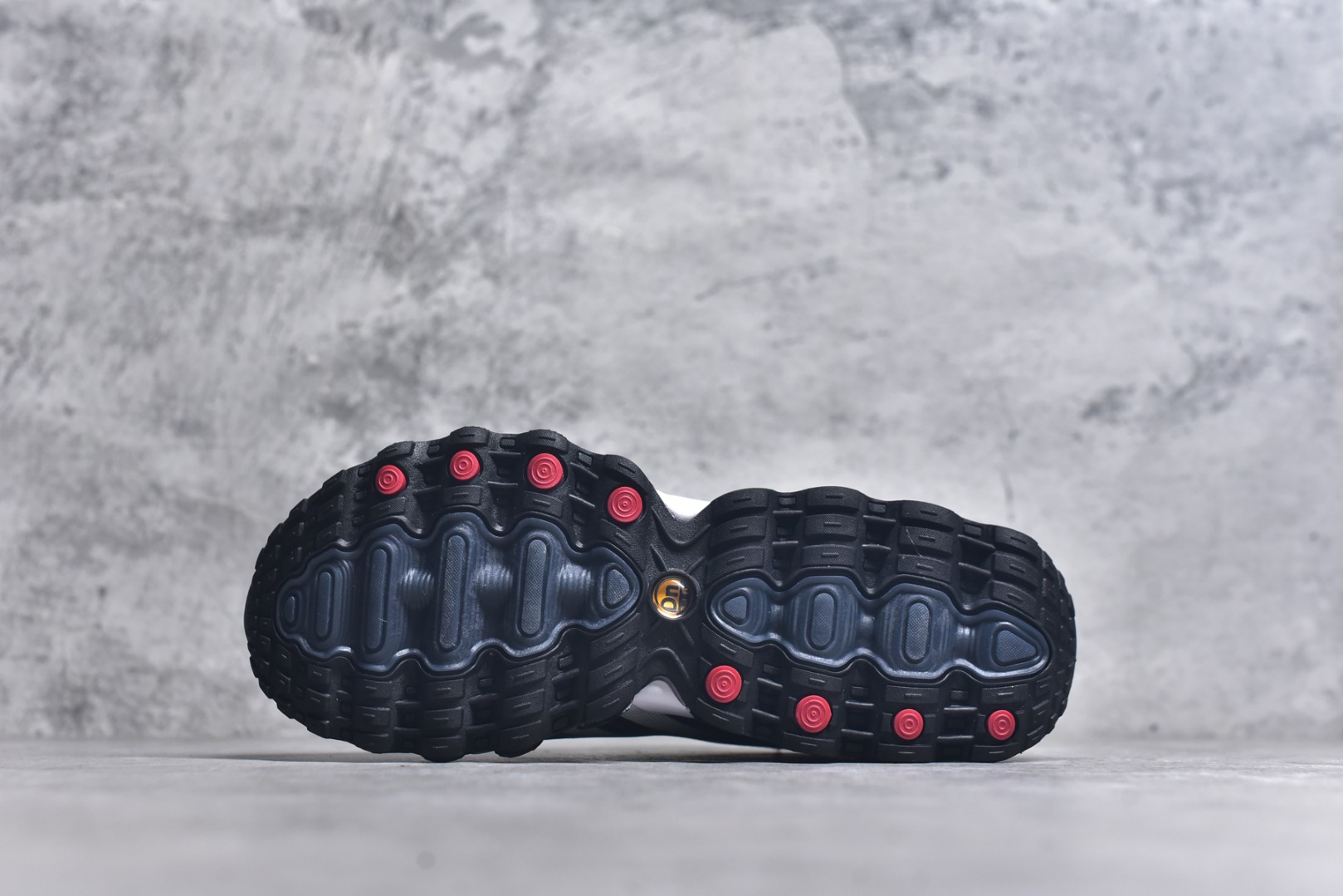 图片[6]-#NK Air Max Dn8 气垫跑鞋 HF5509-002 全新鞋款在同侧采用了圆柱仓式的设计，不仅有防滑耐磨性功能，还搭配了周围一圈柔软的泡棉材质，提供全新的复合脚感八成还是泡棉脚感 尺码：36 37 38 39 40 41 42 43 44 45-选品中心