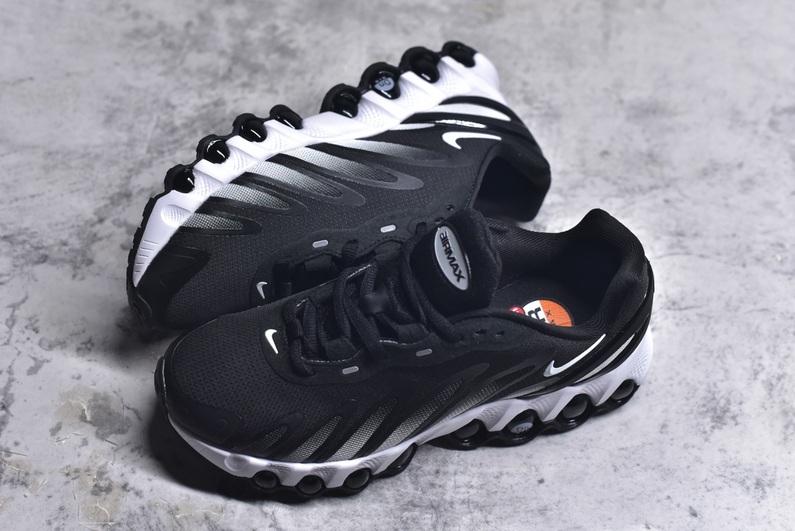 图片[7]-#NK Air Max Dn8 气垫跑鞋 HF5509-002 全新鞋款在同侧采用了圆柱仓式的设计，不仅有防滑耐磨性功能，还搭配了周围一圈柔软的泡棉材质，提供全新的复合脚感八成还是泡棉脚感 尺码：36 37 38 39 40 41 42 43 44 45-选品中心