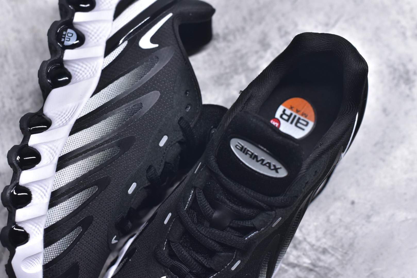 图片[9]-#NK Air Max Dn8 气垫跑鞋 HF5509-002 全新鞋款在同侧采用了圆柱仓式的设计，不仅有防滑耐磨性功能，还搭配了周围一圈柔软的泡棉材质，提供全新的复合脚感八成还是泡棉脚感 尺码：36 37 38 39 40 41 42 43 44 45-选品中心