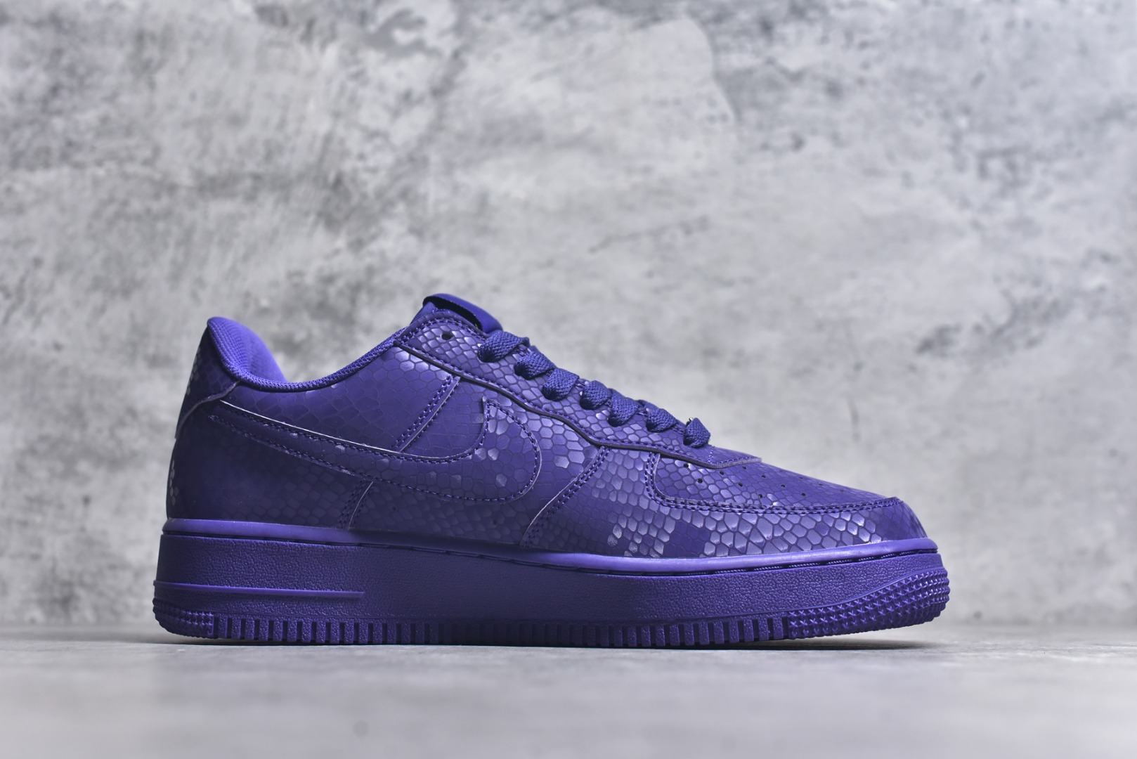 图片[3]-#Nike AIR FORCE 1’07空军一号低帮百搭休闲运动板鞋。柔软、弹性十足的缓震性能和出色的中底设计，横跨复古与现代的外型结合，造就出风靡全球三十多年的Force 1。 货号：IB0018-500 尺码：36 36.5 37.5 38 38.5 39 40 40.5 41 42 42.5 43 44 45-选品中心