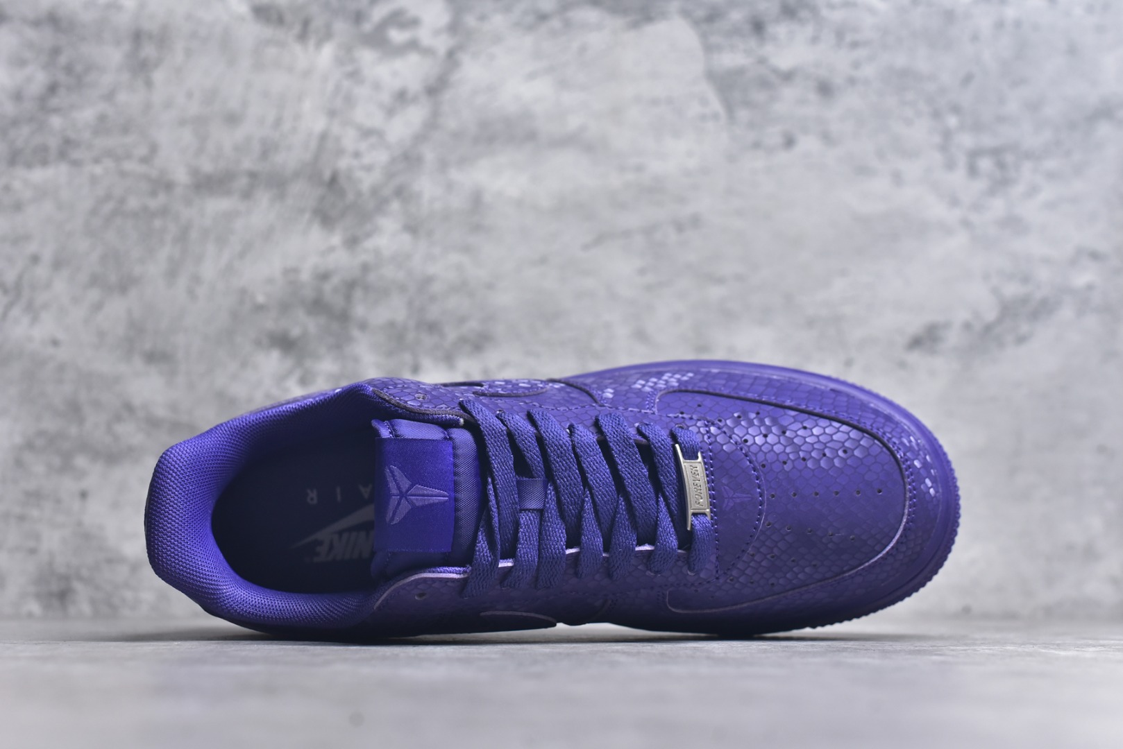 图片[4]-#Nike AIR FORCE 1’07空军一号低帮百搭休闲运动板鞋。柔软、弹性十足的缓震性能和出色的中底设计，横跨复古与现代的外型结合，造就出风靡全球三十多年的Force 1。 货号：IB0018-500 尺码：36 36.5 37.5 38 38.5 39 40 40.5 41 42 42.5 43 44 45-选品中心