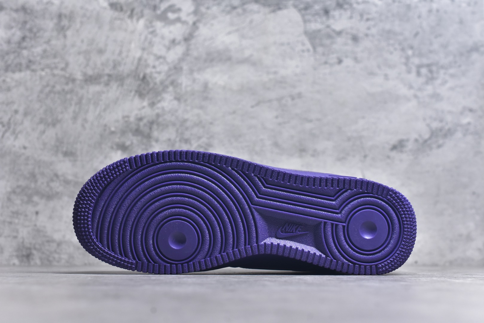 图片[6]-#Nike AIR FORCE 1’07空军一号低帮百搭休闲运动板鞋。柔软、弹性十足的缓震性能和出色的中底设计，横跨复古与现代的外型结合，造就出风靡全球三十多年的Force 1。 货号：IB0018-500 尺码：36 36.5 37.5 38 38.5 39 40 40.5 41 42 42.5 43 44 45-选品中心