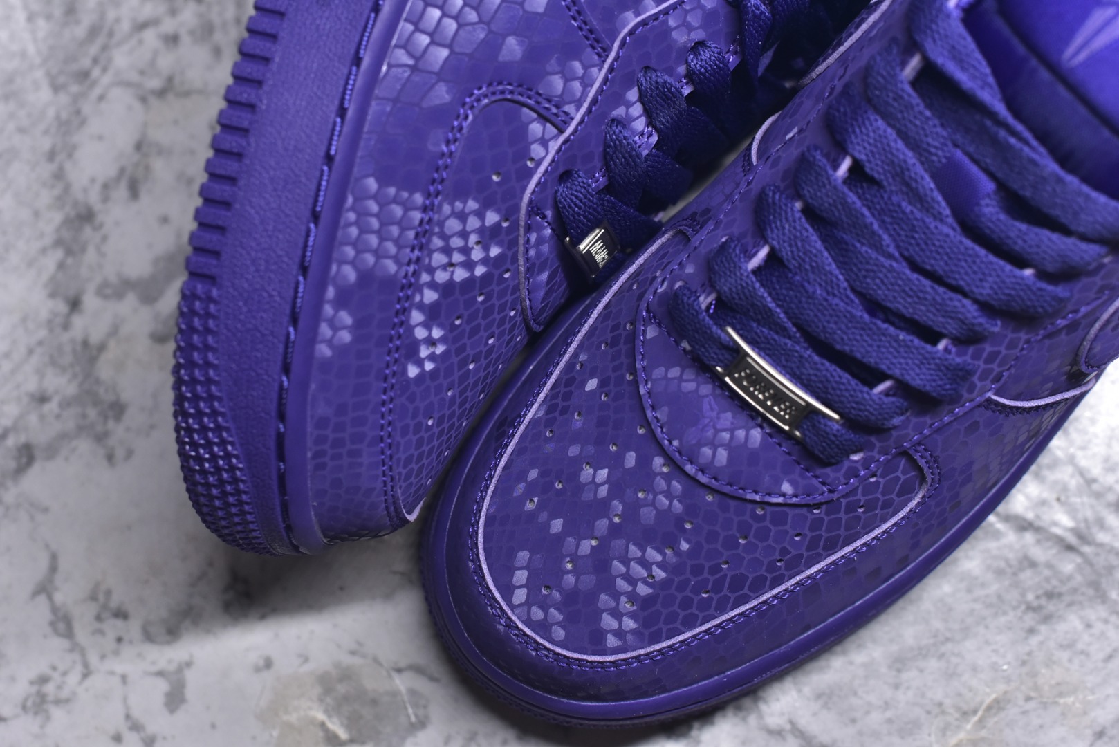 图片[8]-#Nike AIR FORCE 1’07空军一号低帮百搭休闲运动板鞋。柔软、弹性十足的缓震性能和出色的中底设计，横跨复古与现代的外型结合，造就出风靡全球三十多年的Force 1。 货号：IB0018-500 尺码：36 36.5 37.5 38 38.5 39 40 40.5 41 42 42.5 43 44 45-选品中心