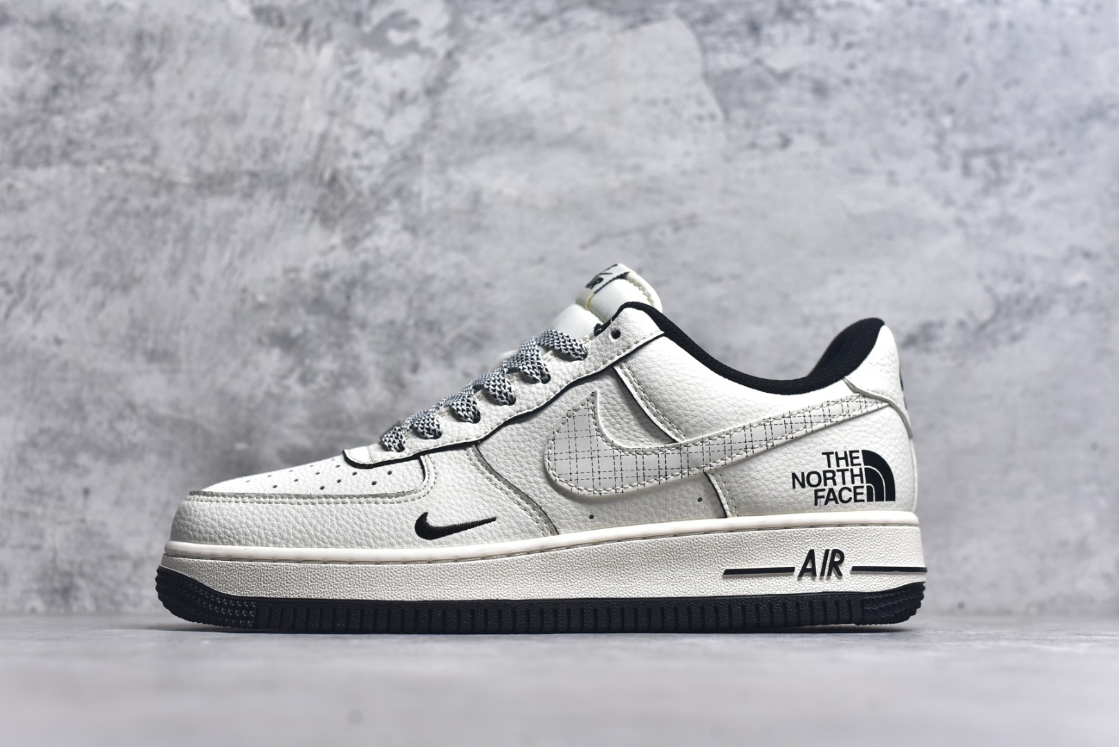 #Nike Air Force 1\'07 Low 北面联名 米黑网格 空军一号低帮休闲板鞋 JP8028-007 #原楦头原纸板 原装鞋盒 定制五金配件 内置全掌气垫 原厂鞋底 尺码：36 36.5 37.5 38 38.5 39 40 40.5 41 42 42.5 43 44 44.5 45 9.D4-选品中心