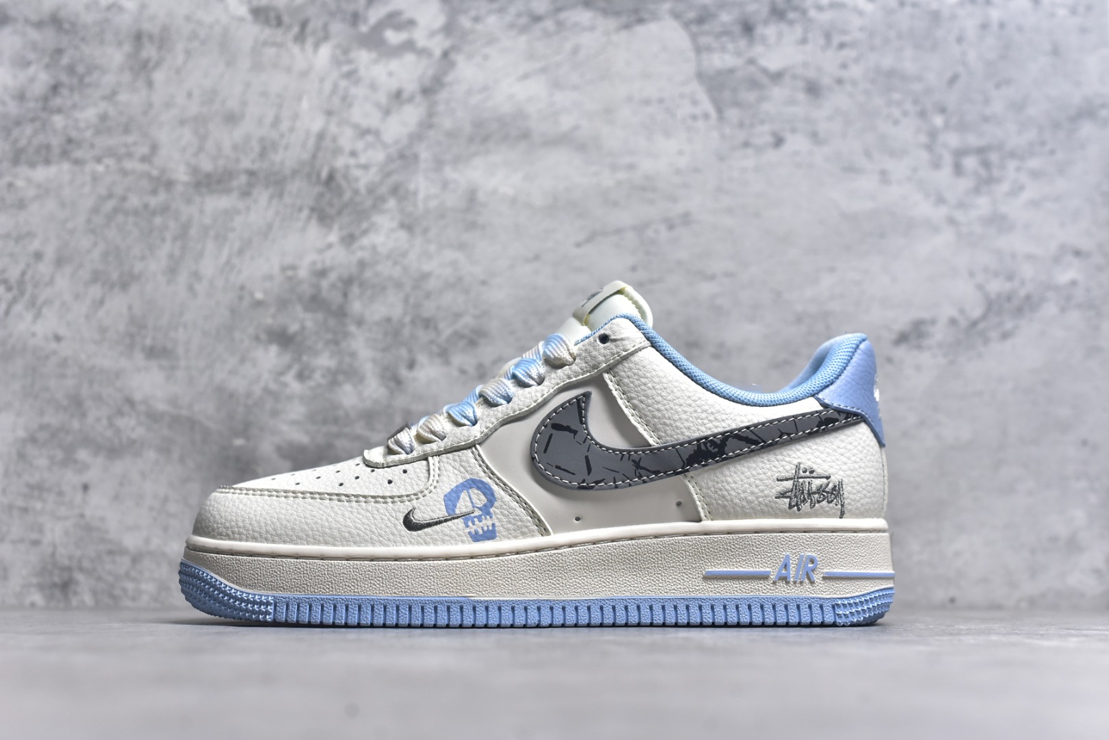 #Nike Air Force 1\'07 Low 斯图西联名 骷髅米灰蓝 空军一号低帮休闲板鞋 QW5606-269 #原楦头原纸板 原装鞋盒 定制五金配件 内置全掌气垫 原厂鞋底 尺码：36 36.5 37.5 38 38.5 39 40 40.5 41 42 42.5 43 44 44.5 45 9.D4-选品中心