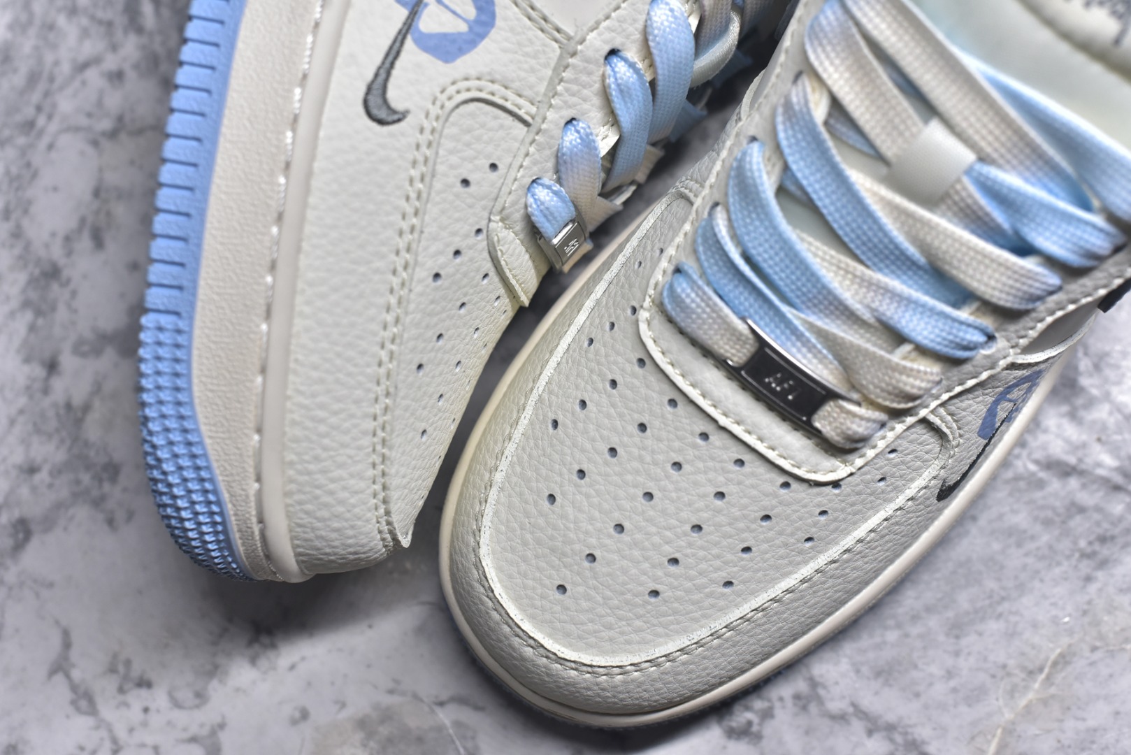 图片[8]-#Nike Air Force 1\’07 Low 斯图西联名 骷髅米灰蓝 空军一号低帮休闲板鞋 QW5606-269 #原楦头原纸板 原装鞋盒 定制五金配件 内置全掌气垫 原厂鞋底 尺码：36 36.5 37.5 38 38.5 39 40 40.5 41 42 42.5 43 44 44.5 45 9.D4-选品中心