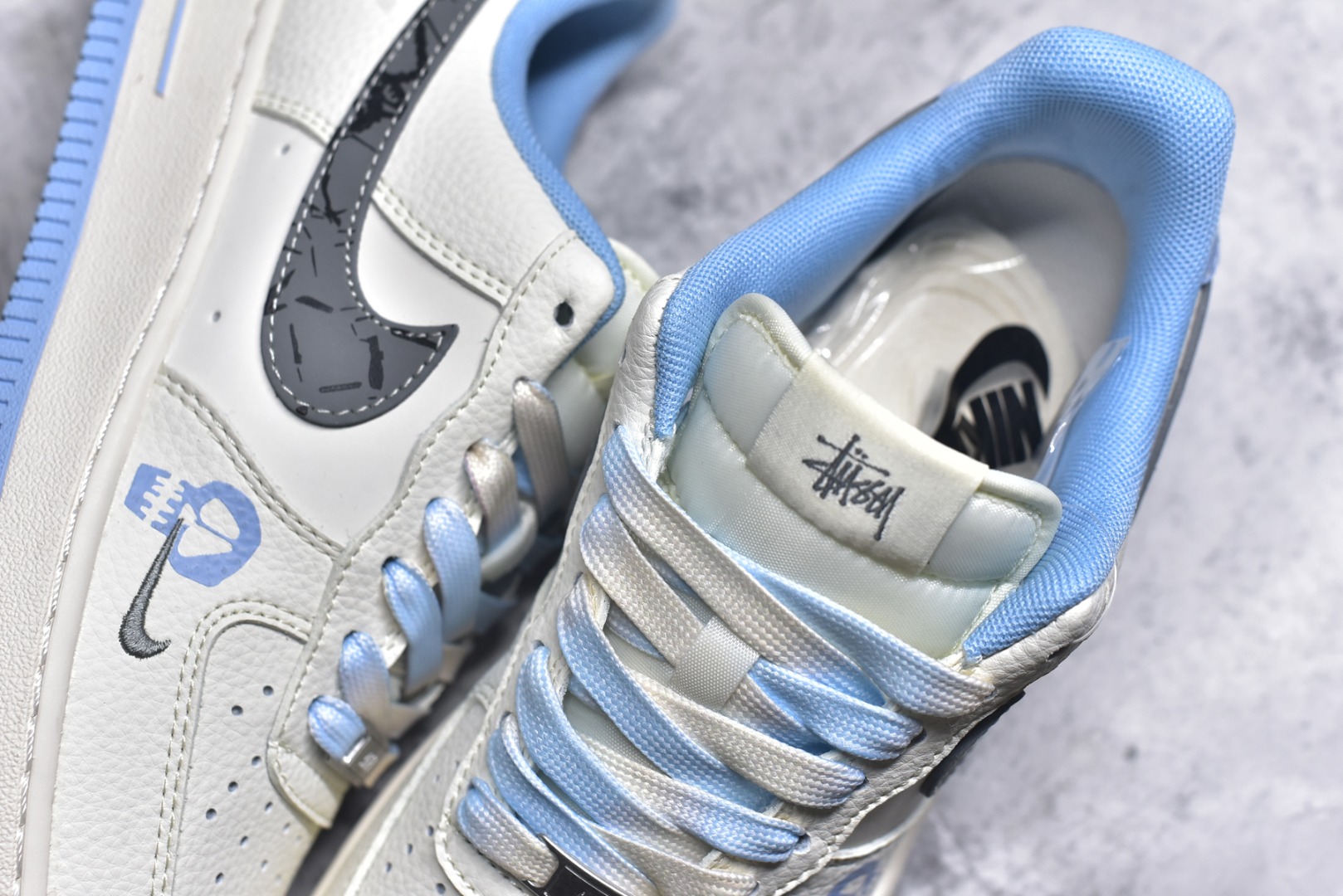 图片[9]-#Nike Air Force 1\’07 Low 斯图西联名 骷髅米灰蓝 空军一号低帮休闲板鞋 QW5606-269 #原楦头原纸板 原装鞋盒 定制五金配件 内置全掌气垫 原厂鞋底 尺码：36 36.5 37.5 38 38.5 39 40 40.5 41 42 42.5 43 44 44.5 45 9.D4-选品中心