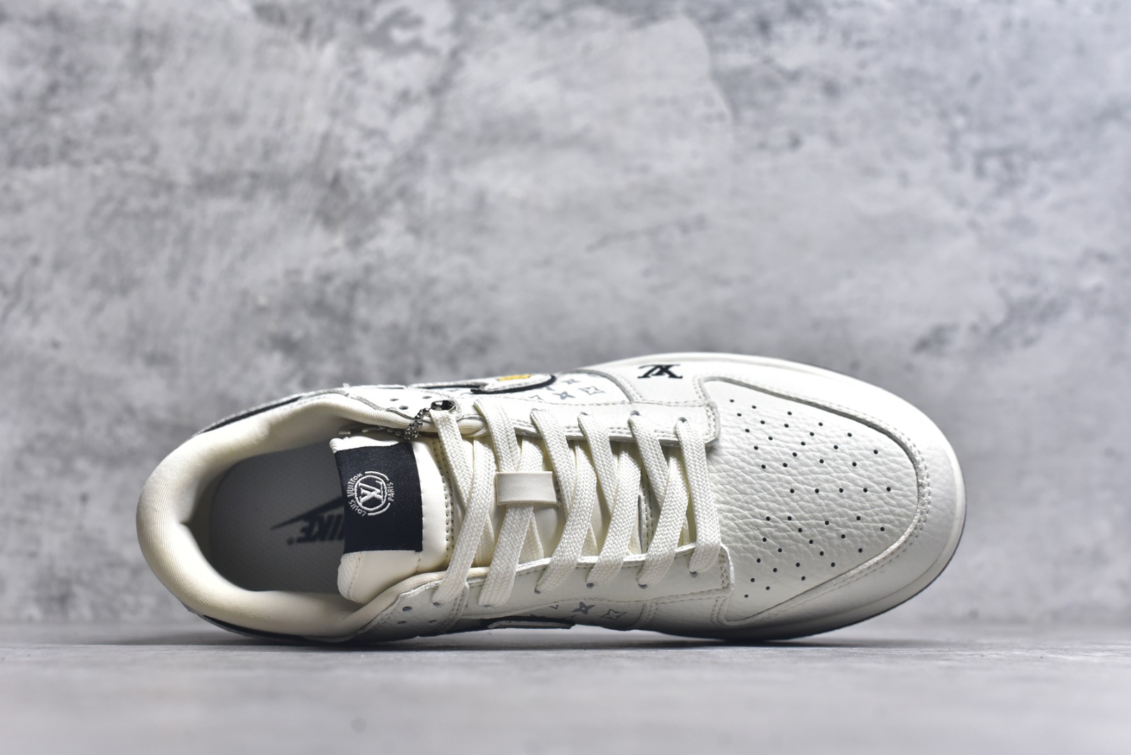 图片[4]-#Nike SB Dunk Low LV拉布布 三方联名 白碳黑 高端定制 低帮休闲板鞋 SC0601-455 #定制鞋盒 大厂纯原品质出货 夜光效果 超高清洁度 皮料切割干净无任何毛边 细节完美 尺码：36 36.5 37.5 38 38.5 39 40 40.5 41 42 42.5 43 44 44.5 45 9.E5-选品中心