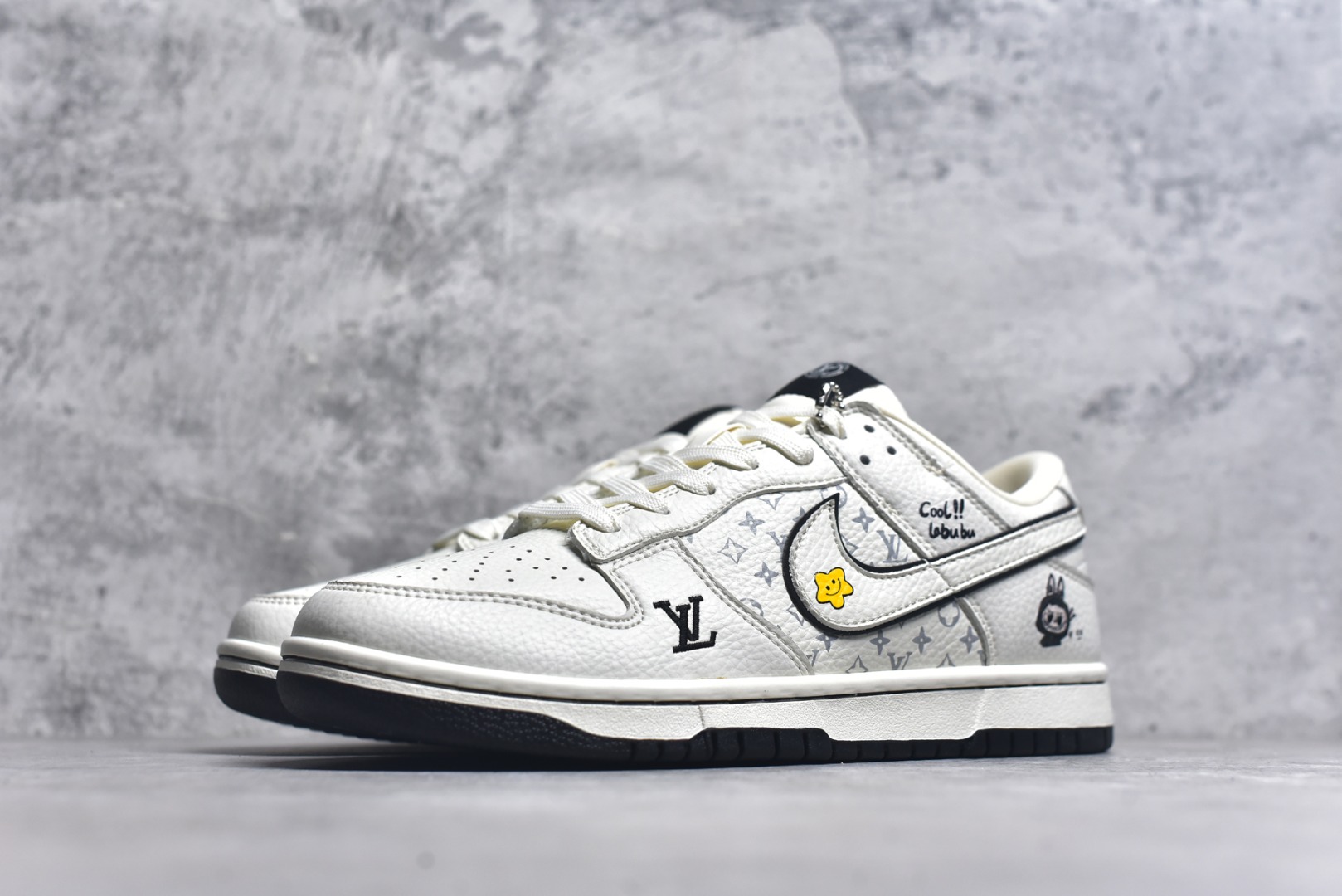 图片[2]-#Nike SB Dunk Low LV拉布布 三方联名 白碳黑 高端定制 低帮休闲板鞋 SC0601-455 #定制鞋盒 大厂纯原品质出货 夜光效果 超高清洁度 皮料切割干净无任何毛边 细节完美 尺码：36 36.5 37.5 38 38.5 39 40 40.5 41 42 42.5 43 44 44.5 45 9.E5-选品中心