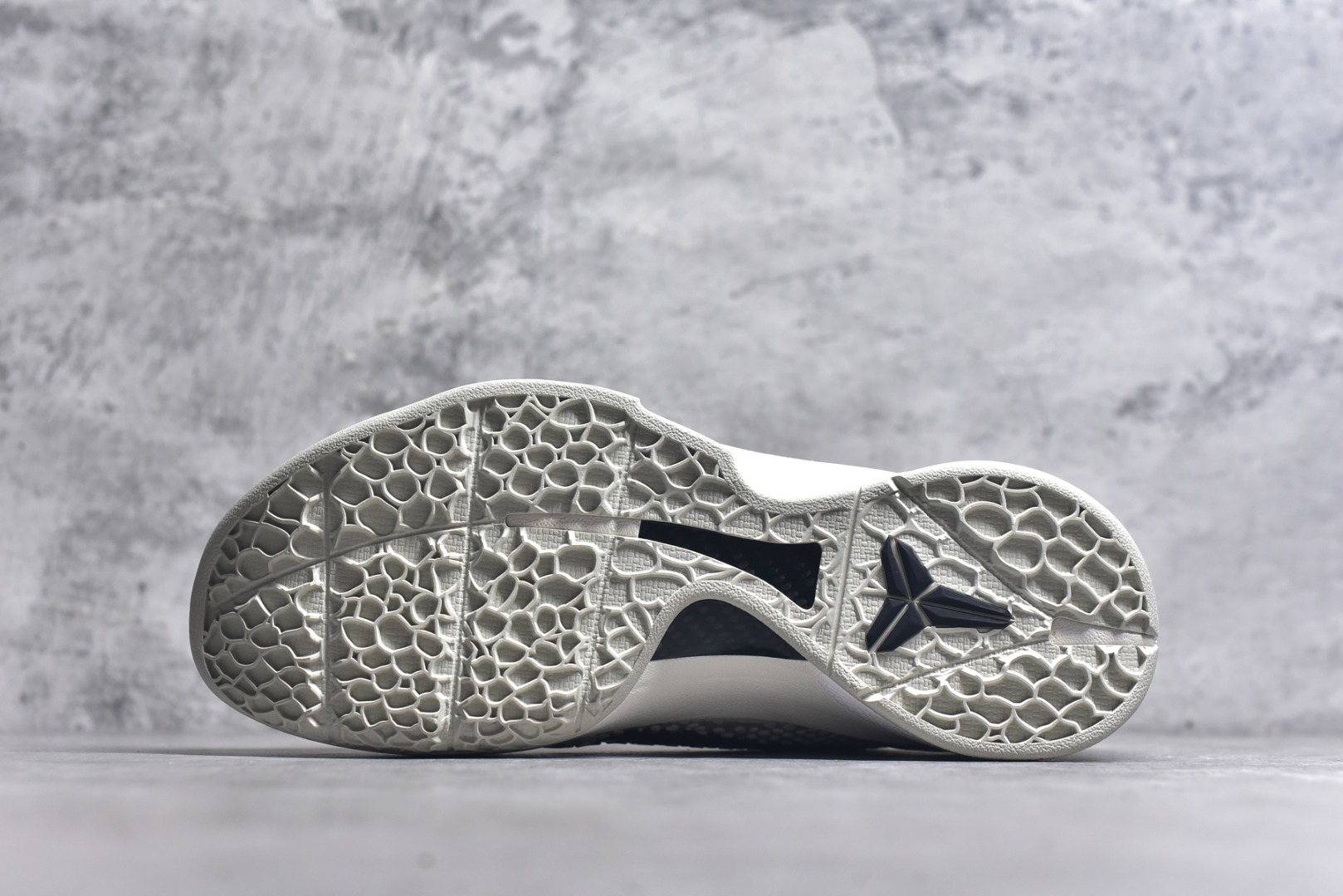 图片[6]-#Nike Kobe 6 Protro 科比6代 All Star 2.0全明星白色 【Star版本】充正版本 完美复刻公司货 前掌超大Zoom Turbo气垫 后掌EVA缓震 真正的原汁原味 还原ZP脚感 全身鞋材卡料色独家定制 唯一正确喷漆工艺Swoosh 正确凹凸蛇鳞工艺 正确鞋面渐变效果 内全置真动飞态线 独立原厂模具 最大尺码达到48.5码 首批不拼图大几率过验 亲测已过 支持各种高强度实战 无需担心 补货周期极长 脚宽建议买大半码 科比系列前掌偏窄 不影响二次销售 支持七天无理由退换 货号： FQ3546 1003633 尺码：40 40.5 41 42 42.5 43 44 44.5 45 45.5 46 47.5 48.5-选品中心