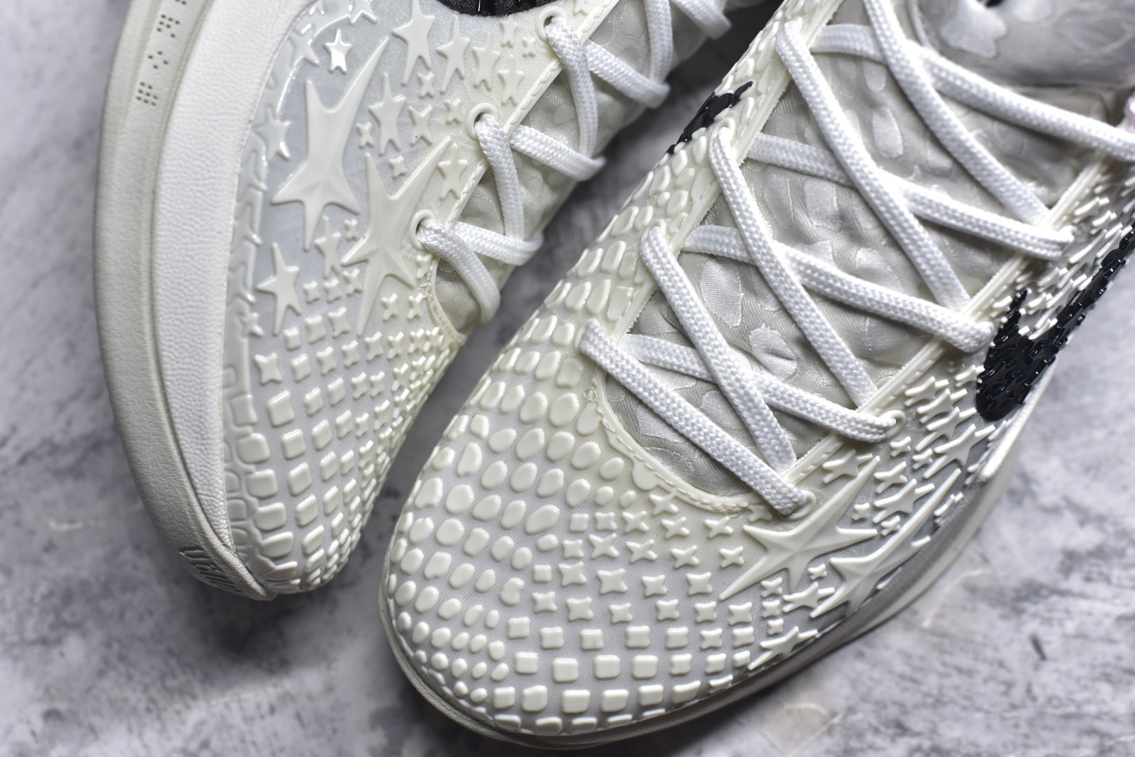 图片[8]-#Nike Kobe 6 Protro 科比6代 All Star 2.0全明星白色 【Star版本】充正版本 完美复刻公司货 前掌超大Zoom Turbo气垫 后掌EVA缓震 真正的原汁原味 还原ZP脚感 全身鞋材卡料色独家定制 唯一正确喷漆工艺Swoosh 正确凹凸蛇鳞工艺 正确鞋面渐变效果 内全置真动飞态线 独立原厂模具 最大尺码达到48.5码 首批不拼图大几率过验 亲测已过 支持各种高强度实战 无需担心 补货周期极长 脚宽建议买大半码 科比系列前掌偏窄 不影响二次销售 支持七天无理由退换 货号： FQ3546 1003633 尺码：40 40.5 41 42 42.5 43 44 44.5 45 45.5 46 47.5 48.5-选品中心