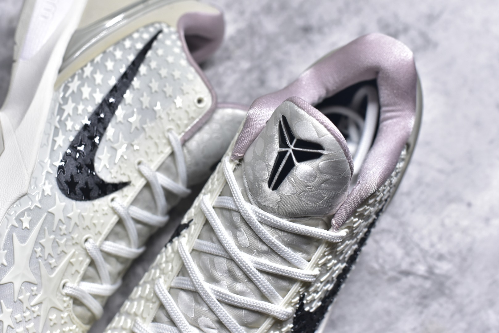 图片[9]-#Nike Kobe 6 Protro 科比6代 All Star 2.0全明星白色 【Star版本】充正版本 完美复刻公司货 前掌超大Zoom Turbo气垫 后掌EVA缓震 真正的原汁原味 还原ZP脚感 全身鞋材卡料色独家定制 唯一正确喷漆工艺Swoosh 正确凹凸蛇鳞工艺 正确鞋面渐变效果 内全置真动飞态线 独立原厂模具 最大尺码达到48.5码 首批不拼图大几率过验 亲测已过 支持各种高强度实战 无需担心 补货周期极长 脚宽建议买大半码 科比系列前掌偏窄 不影响二次销售 支持七天无理由退换 货号： FQ3546 1003633 尺码：40 40.5 41 42 42.5 43 44 44.5 45 45.5 46 47.5 48.5-选品中心