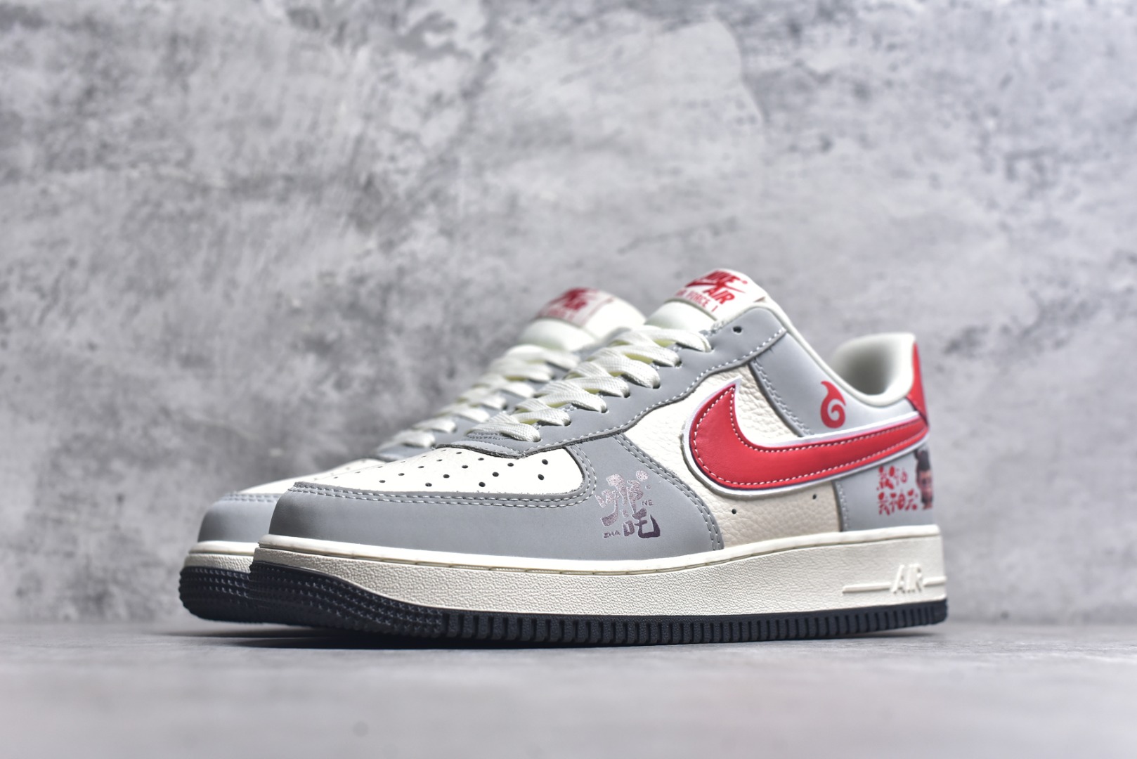 图片[2]-#Nk Air Force 1\’07 Low 哪吒联名 灰红勾 空军一号低帮休闲板鞋 DF0188-046 #原楦头原纸板 原装鞋盒 定制五金配件 内置全掌气垫 原厂鞋底 尺码：36 36.5 37.5 38 38.5 39 40 40.5 41 42 42.5 43 44 44.5 45 9.D4-选品中心