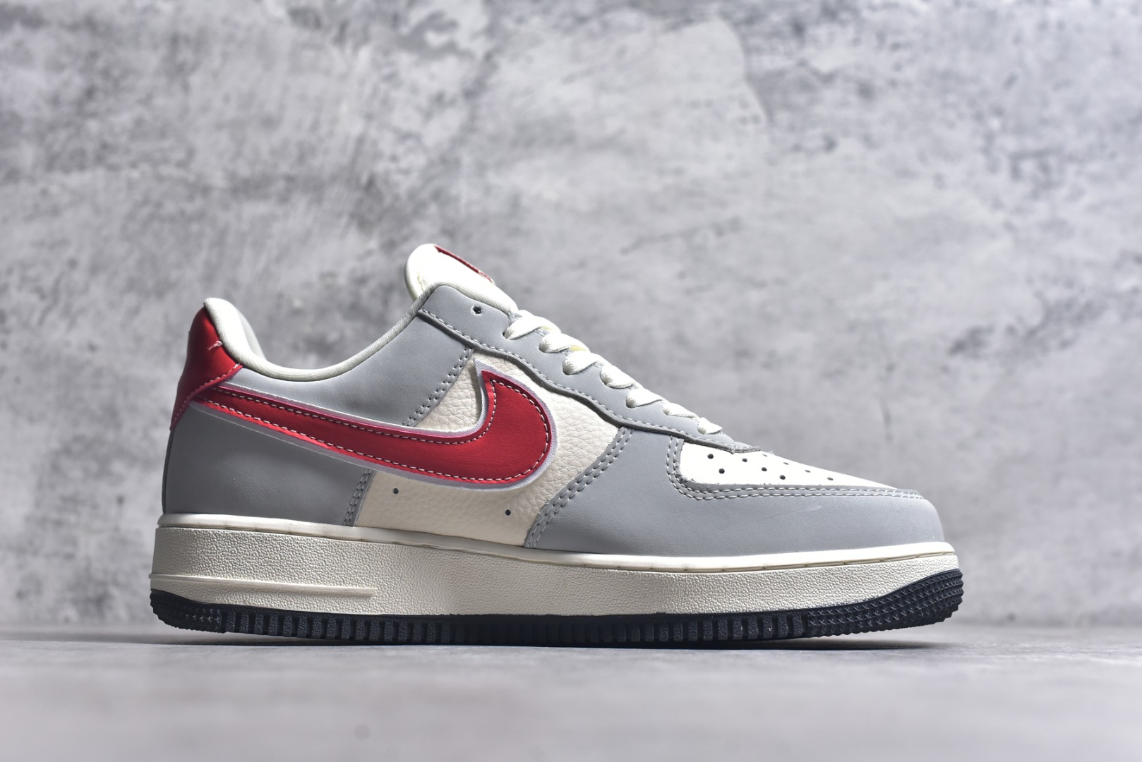 图片[3]-#Nk Air Force 1\’07 Low 哪吒联名 灰红勾 空军一号低帮休闲板鞋 DF0188-046 #原楦头原纸板 原装鞋盒 定制五金配件 内置全掌气垫 原厂鞋底 尺码：36 36.5 37.5 38 38.5 39 40 40.5 41 42 42.5 43 44 44.5 45 9.D4-选品中心