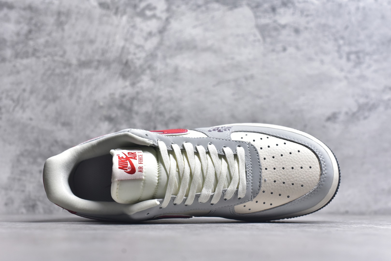 图片[4]-#Nk Air Force 1\’07 Low 哪吒联名 灰红勾 空军一号低帮休闲板鞋 DF0188-046 #原楦头原纸板 原装鞋盒 定制五金配件 内置全掌气垫 原厂鞋底 尺码：36 36.5 37.5 38 38.5 39 40 40.5 41 42 42.5 43 44 44.5 45 9.D4-选品中心