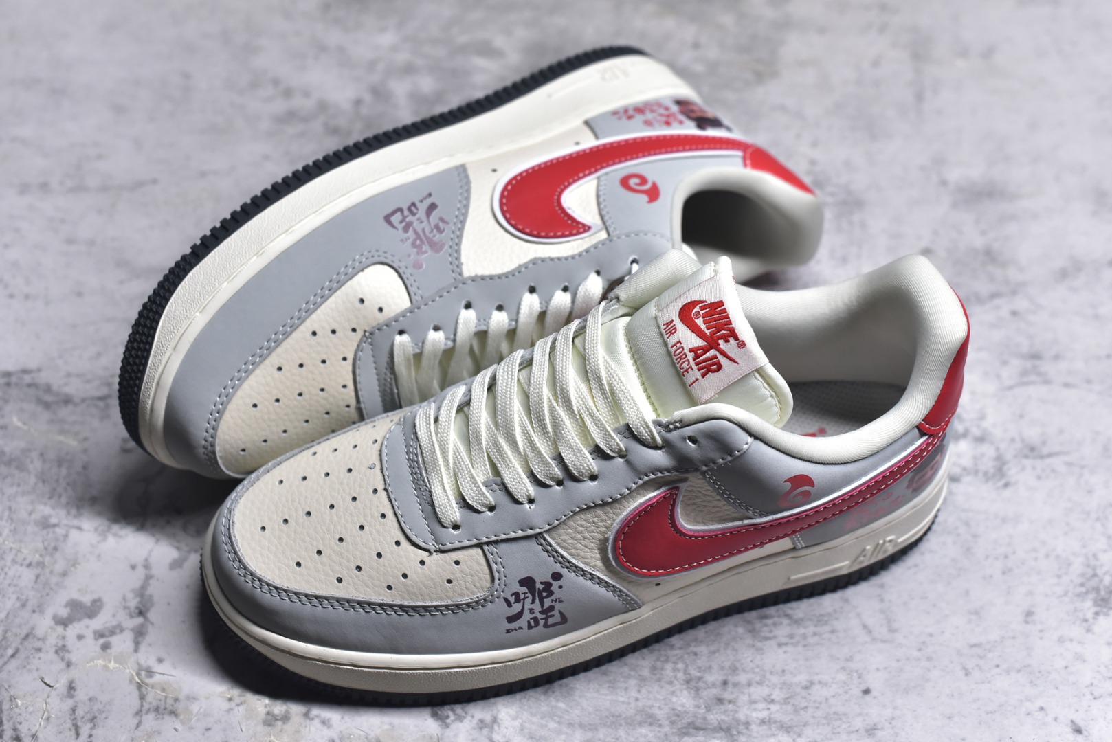 图片[7]-#Nk Air Force 1\’07 Low 哪吒联名 灰红勾 空军一号低帮休闲板鞋 DF0188-046 #原楦头原纸板 原装鞋盒 定制五金配件 内置全掌气垫 原厂鞋底 尺码：36 36.5 37.5 38 38.5 39 40 40.5 41 42 42.5 43 44 44.5 45 9.D4-选品中心