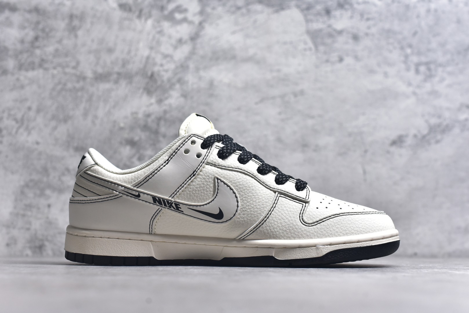 图片[3]-#Nike SB Dunk Low 斯图西联名 米黑小双勾 高端定制 低帮休闲板鞋 HH7518-096 #定制鞋盒 大厂纯原品质出货 超高清洁度 皮料切割干净无任何毛边 细节完美 尺码：36 36.5 37.5 38 38.5 39 40 40.5 41 42 42.5 43 44 44.5 45 9.E5-选品中心