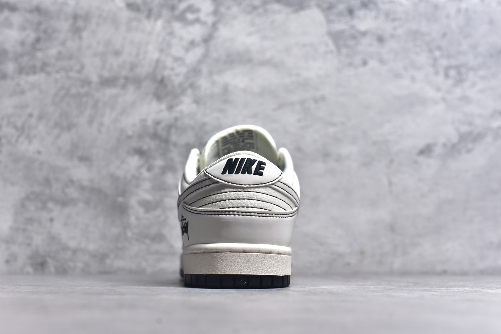 图片[5]-#Nike SB Dunk Low 斯图西联名 米黑小双勾 高端定制 低帮休闲板鞋 HH7518-096 #定制鞋盒 大厂纯原品质出货 超高清洁度 皮料切割干净无任何毛边 细节完美 尺码：36 36.5 37.5 38 38.5 39 40 40.5 41 42 42.5 43 44 44.5 45 9.E5-选品中心