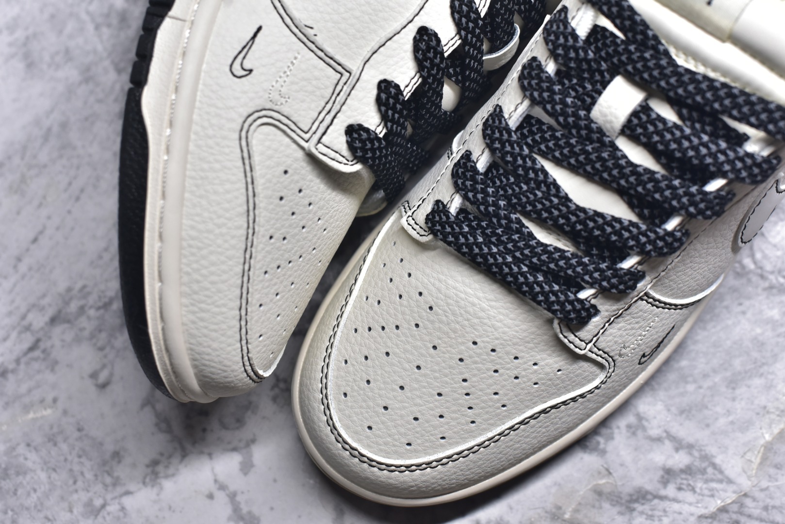 图片[8]-#Nike SB Dunk Low 斯图西联名 米黑小双勾 高端定制 低帮休闲板鞋 HH7518-096 #定制鞋盒 大厂纯原品质出货 超高清洁度 皮料切割干净无任何毛边 细节完美 尺码：36 36.5 37.5 38 38.5 39 40 40.5 41 42 42.5 43 44 44.5 45 9.E5-选品中心