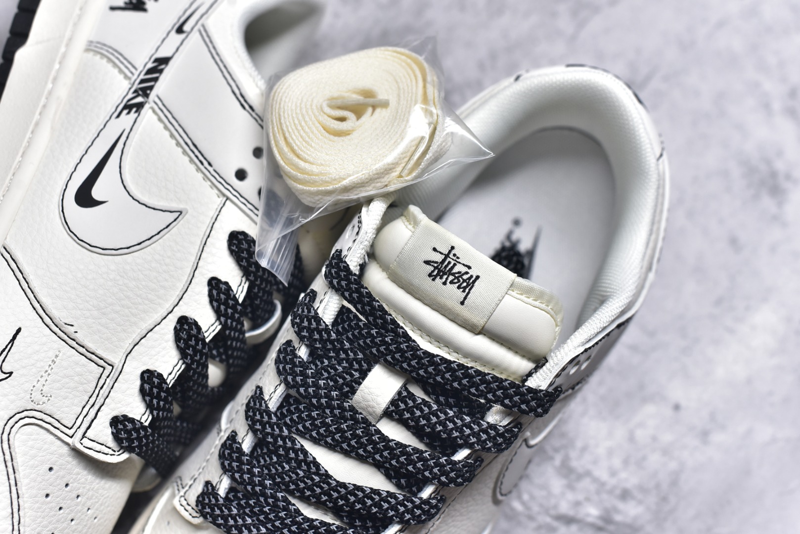 图片[9]-#Nike SB Dunk Low 斯图西联名 米黑小双勾 高端定制 低帮休闲板鞋 HH7518-096 #定制鞋盒 大厂纯原品质出货 超高清洁度 皮料切割干净无任何毛边 细节完美 尺码：36 36.5 37.5 38 38.5 39 40 40.5 41 42 42.5 43 44 44.5 45 9.E5-选品中心