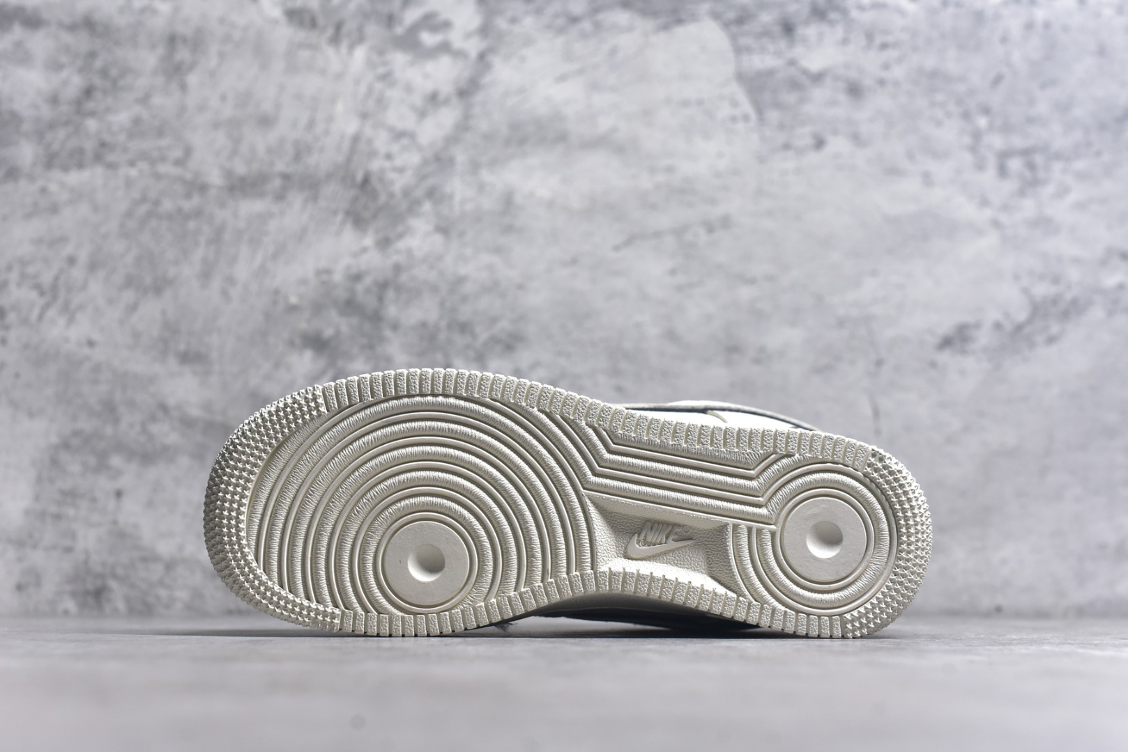 图片[6]-#Nike Air Force 1\’07 Low 联名 米黑边 空军一号低帮休闲板鞋 CS5288-031 #原楦头原纸板 原装鞋盒 定制五金配件 内置全掌气垫 原厂鞋底 尺码：36 36.5 37.5 38 38.5 39 40 40.5 41 42 42.5 43 44 44.5 45 9.D4-选品中心