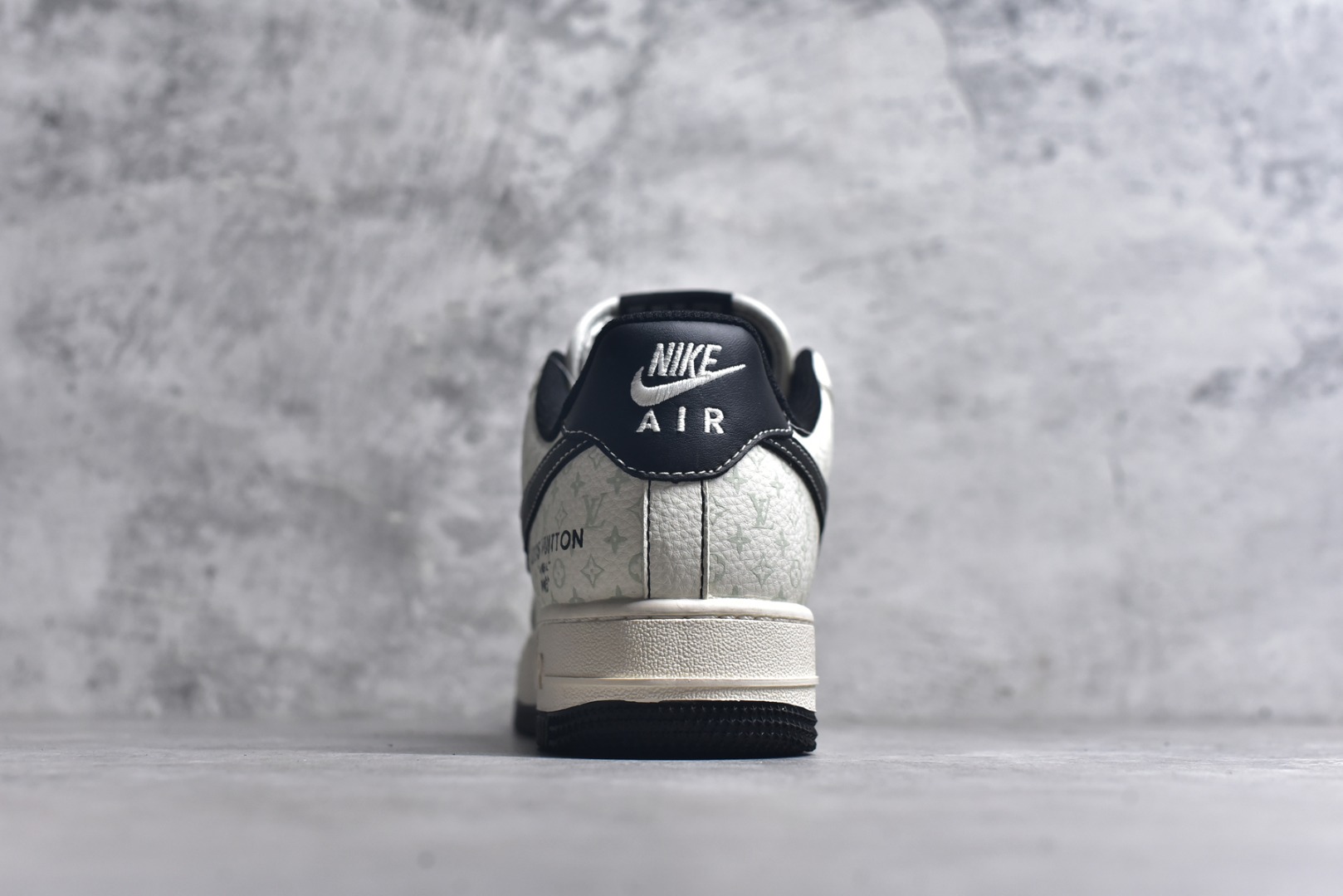 图片[5]-#NIke Air Force 1 ‘07 Low “LV联名——黑勾小织标”空军一号 低帮 运动休闲鞋 折边针车 工艺难度大 原楦头原纸板 原装鞋盒 定制五金配件 内置全掌气垫 原厂鞋底 货号：CX5050-Y09 尺码：36 36.5 37.5 38 38.5 39 40 40.5 41 42 42.5 43 44 44.5 45-选品中心