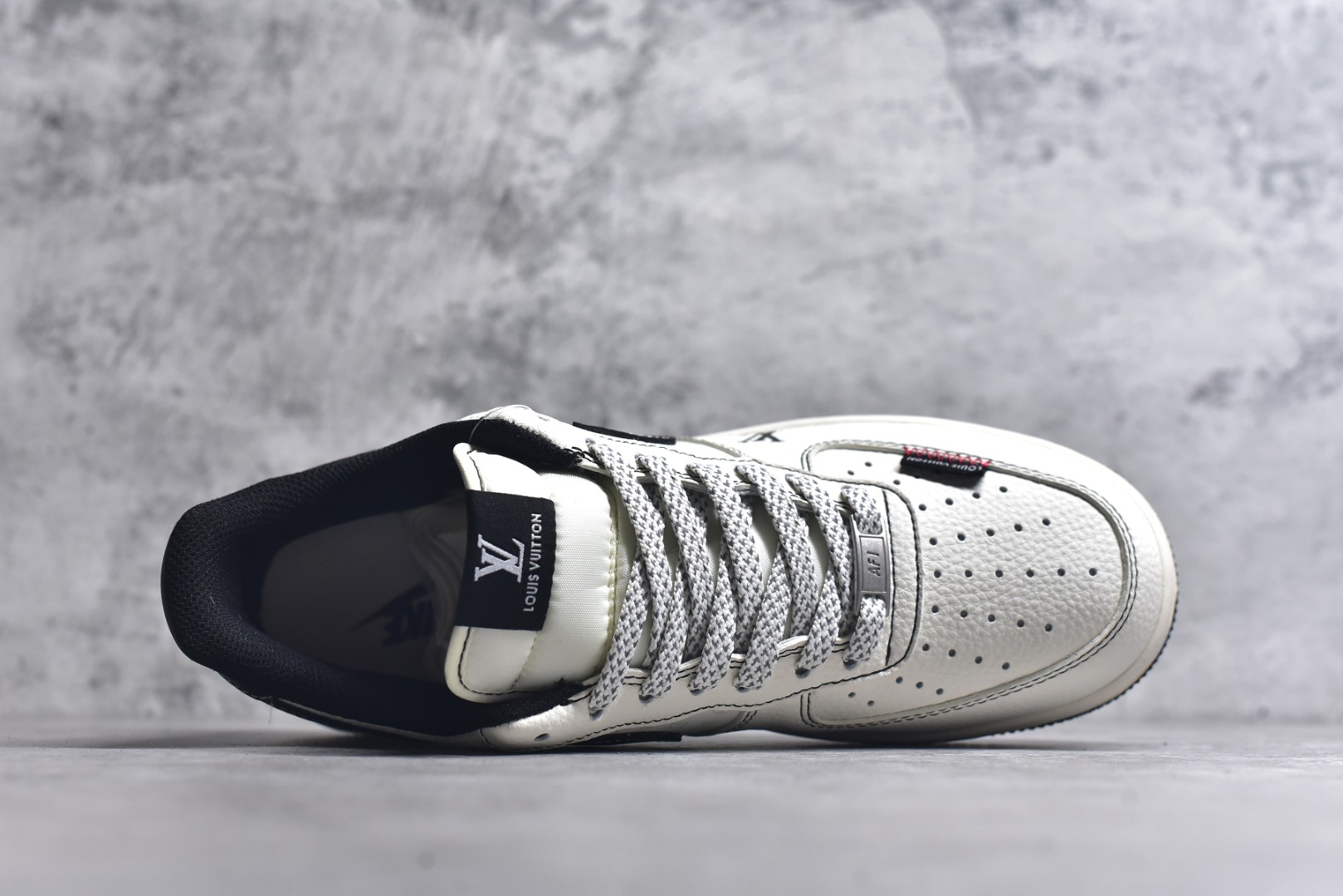 图片[4]-#NIke Air Force 1 ‘07 Low “LV联名——黑勾小织标”空军一号 低帮 运动休闲鞋 折边针车 工艺难度大 原楦头原纸板 原装鞋盒 定制五金配件 内置全掌气垫 原厂鞋底 货号：CX5050-Y09 尺码：36 36.5 37.5 38 38.5 39 40 40.5 41 42 42.5 43 44 44.5 45-选品中心