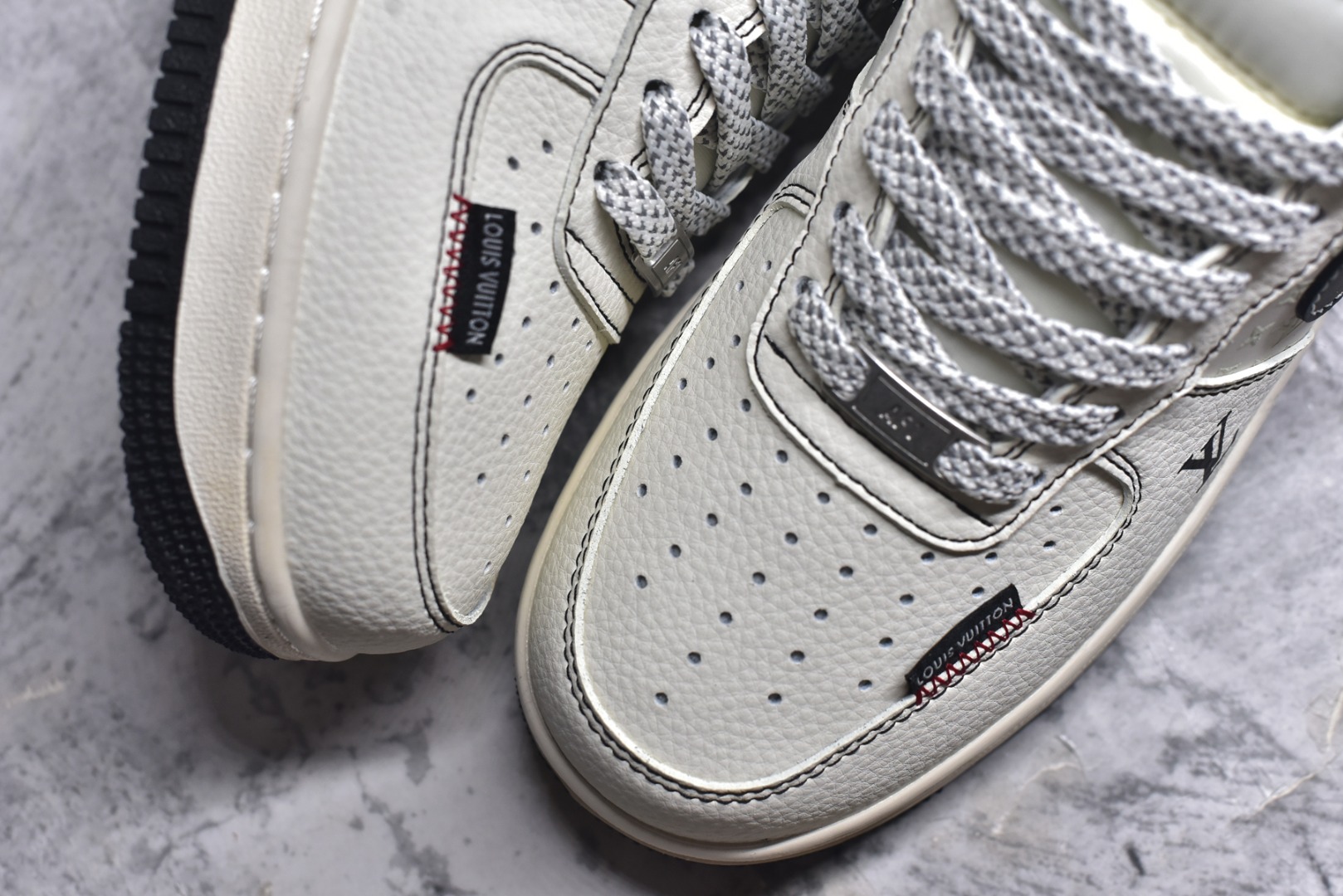 图片[8]-#NIke Air Force 1 ‘07 Low “LV联名——黑勾小织标”空军一号 低帮 运动休闲鞋 折边针车 工艺难度大 原楦头原纸板 原装鞋盒 定制五金配件 内置全掌气垫 原厂鞋底 货号：CX5050-Y09 尺码：36 36.5 37.5 38 38.5 39 40 40.5 41 42 42.5 43 44 44.5 45-选品中心