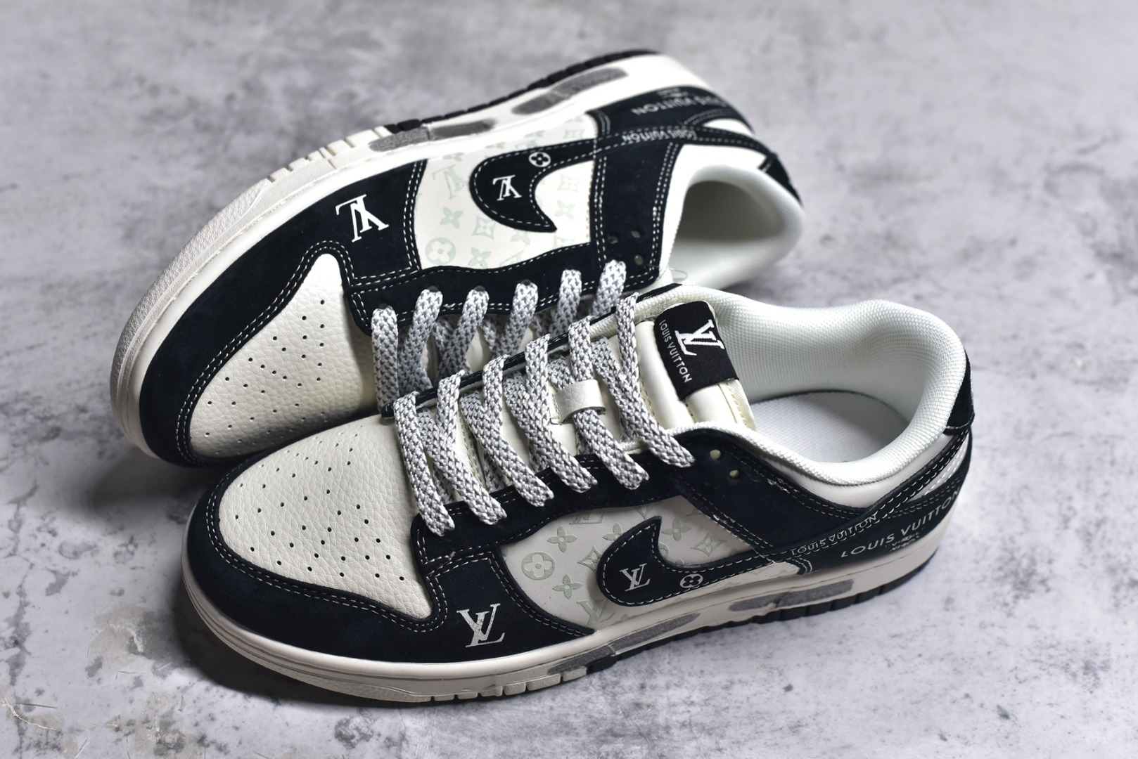 图片[7]-#Nike SB Dunk Low“ LV联名——黑涂鸦” 周年高端定制 低帮休闲板鞋 定制鞋盒 大厂纯原品质出货 超高清洁度 皮料切割干净无任何毛边 细节完美 货号：CX5050-Y03 尺码：36 36.5 37.5 38 38.5 39 40 40.5 41 42 42.5 43 44 44.5 45-选品中心