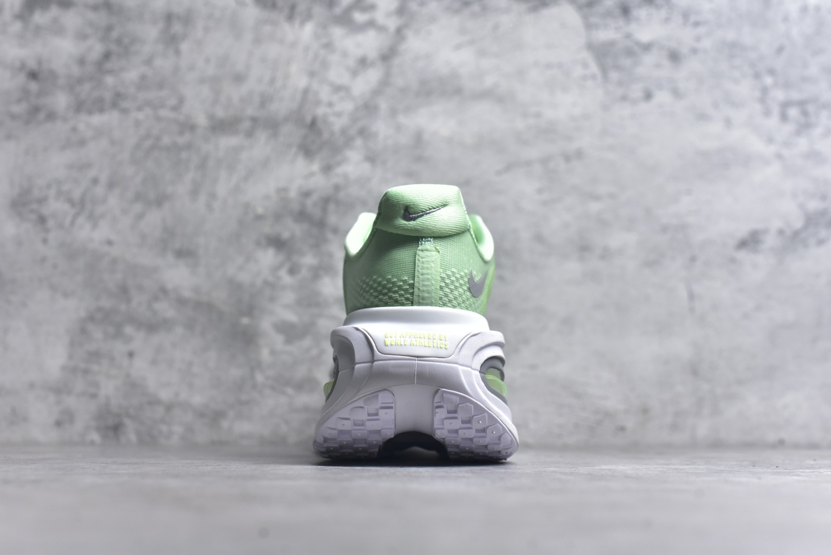 图片[5]-#NK Pegasus Premium 飞马全掌气垫跑步运动鞋 FN8453-023 气垫的究极进化 NIKE 2025S 新王炸 • 在特有Air科技加持下，耐克带来全新Pegasus Premium。这款跑鞋在传承耐克飞马（Pegasus）系列标志性的缓震功能的同时，将首次搭载耐克的塑型可视化Air Zoom气垫单元。• 塑型Air Zoom气垫单元贴合脚部的自然轮廓，帮助跑者在从后跟到脚趾的过渡中能够有效传递力量，带来一种前所未有的轻盈、顺畅回馈体验。中底采用ZoomX泡绵，后跟则使用ReactX泡绵，为跑者提供稳定流畅的推进感。• 塑型可视化Air Zoom气垫单元和精心配置的泡绵组合，让Pegasus Premium成为耐克飞马系列中颇具能量回馈的鞋款。• 全新Pegasus Premium不仅展示了耐克势头强劲的创新周期，证明了其特有的Air科技的强大实力，更体现了耐克倾听和服务运动员的能力。尺码：36 36.5 37.5 38 38.5 39 40 40.5 41 42 42.5 43 44 44.5 45-选品中心