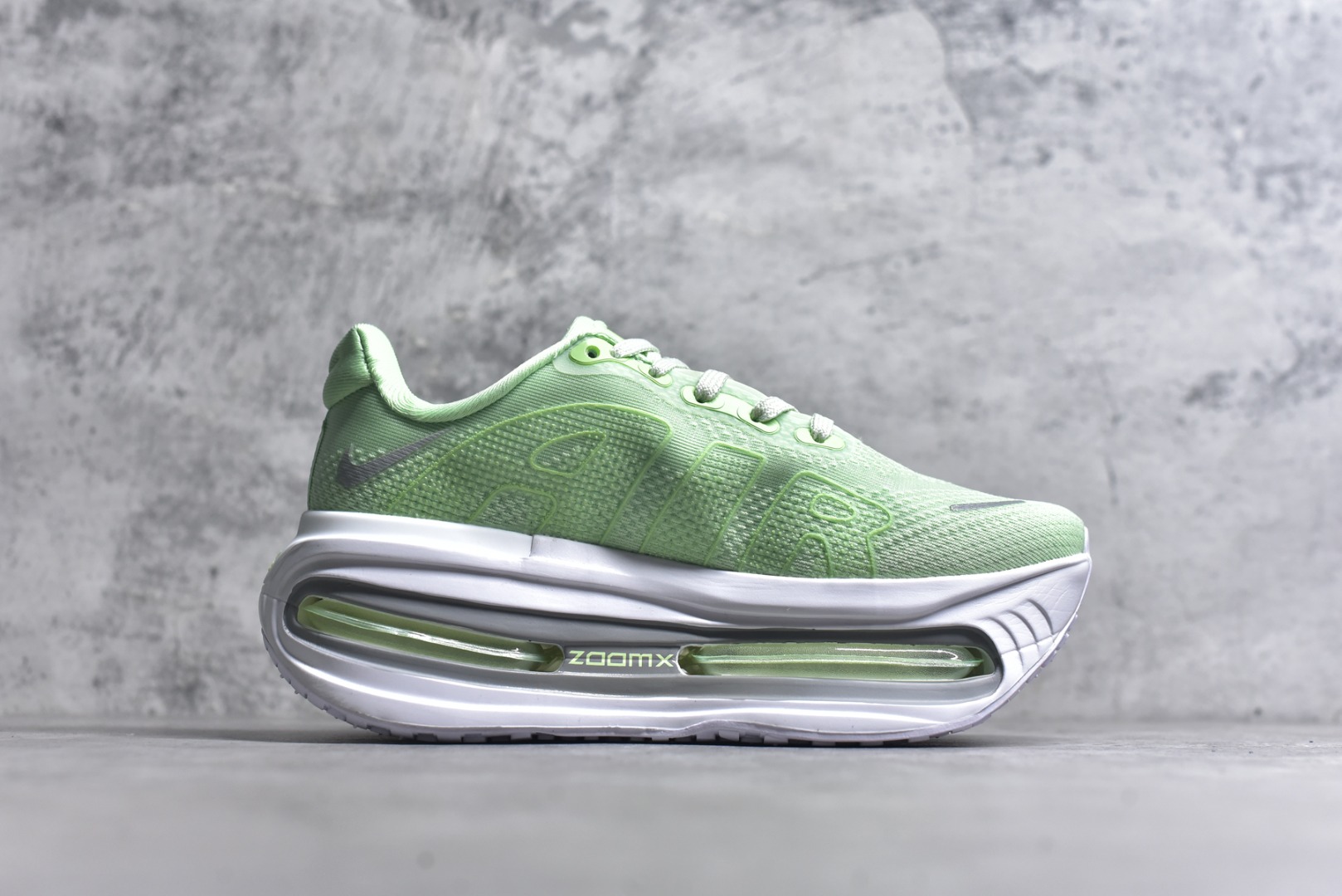 图片[3]-#NK Pegasus Premium 飞马全掌气垫跑步运动鞋 FN8453-023 气垫的究极进化 NIKE 2025S 新王炸 • 在特有Air科技加持下，耐克带来全新Pegasus Premium。这款跑鞋在传承耐克飞马（Pegasus）系列标志性的缓震功能的同时，将首次搭载耐克的塑型可视化Air Zoom气垫单元。• 塑型Air Zoom气垫单元贴合脚部的自然轮廓，帮助跑者在从后跟到脚趾的过渡中能够有效传递力量，带来一种前所未有的轻盈、顺畅回馈体验。中底采用ZoomX泡绵，后跟则使用ReactX泡绵，为跑者提供稳定流畅的推进感。• 塑型可视化Air Zoom气垫单元和精心配置的泡绵组合，让Pegasus Premium成为耐克飞马系列中颇具能量回馈的鞋款。• 全新Pegasus Premium不仅展示了耐克势头强劲的创新周期，证明了其特有的Air科技的强大实力，更体现了耐克倾听和服务运动员的能力。尺码：36 36.5 37.5 38 38.5 39 40 40.5 41 42 42.5 43 44 44.5 45-选品中心