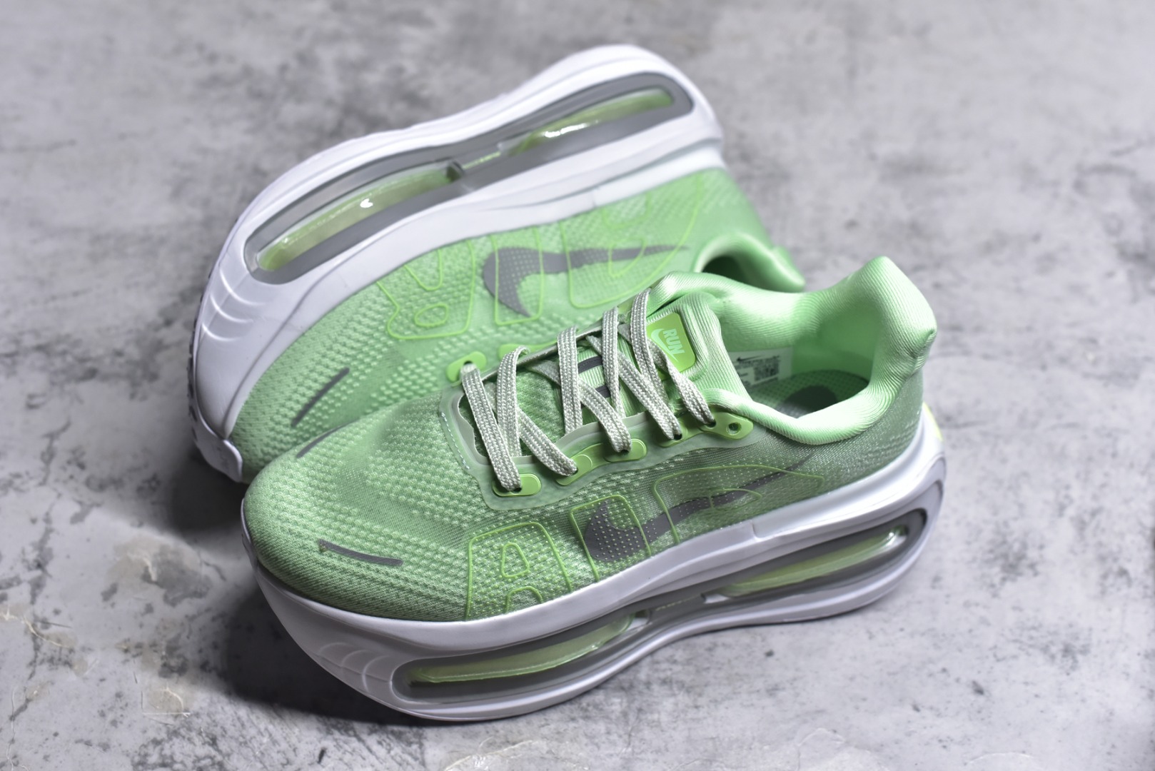 图片[7]-#NK Pegasus Premium 飞马全掌气垫跑步运动鞋 FN8453-023 气垫的究极进化 NIKE 2025S 新王炸 • 在特有Air科技加持下，耐克带来全新Pegasus Premium。这款跑鞋在传承耐克飞马（Pegasus）系列标志性的缓震功能的同时，将首次搭载耐克的塑型可视化Air Zoom气垫单元。• 塑型Air Zoom气垫单元贴合脚部的自然轮廓，帮助跑者在从后跟到脚趾的过渡中能够有效传递力量，带来一种前所未有的轻盈、顺畅回馈体验。中底采用ZoomX泡绵，后跟则使用ReactX泡绵，为跑者提供稳定流畅的推进感。• 塑型可视化Air Zoom气垫单元和精心配置的泡绵组合，让Pegasus Premium成为耐克飞马系列中颇具能量回馈的鞋款。• 全新Pegasus Premium不仅展示了耐克势头强劲的创新周期，证明了其特有的Air科技的强大实力，更体现了耐克倾听和服务运动员的能力。尺码：36 36.5 37.5 38 38.5 39 40 40.5 41 42 42.5 43 44 44.5 45-选品中心