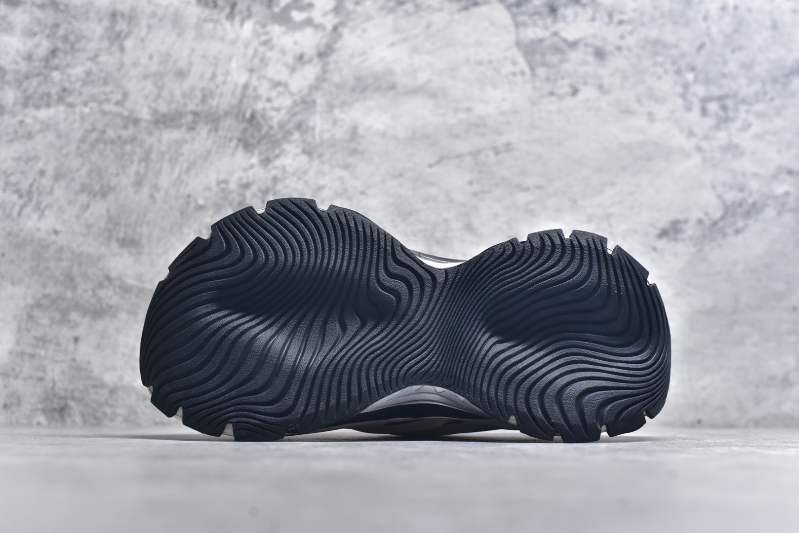 图片[6]-#AD XLG MTW系列 舒适百搭防滑耐磨低帮跑步鞋老爹鞋 IH1571 鞋面采用贯穿式银条 完整的线条流畅度带来充分的视觉享受 鞋舌若隐若现的LOGO充满神秘感 夸张的鞋后跟幅度设计 线条感延伸至后跟标志三条杆彰显adidas调性 中底采用LIGHT STRIKE科技 在满足穿搭属性的同时提供舒适的脚感 完整的流线型设计语言 从鞋面贯穿到鞋底以及鞋花纹路 颜值与实力兼具 秀场与日常皆融 未来已来 让我们继续期待 实拍调校N版已经零色差零失真 百分百还原实物色彩所见即所得 不存在货不对板色差等低级问题 选购参考实物拍摄 不混卖不参货 只用心做好货严格选品 承诺混一赔十 尺码：36 36.5 37.5 38 38.5 39 40 40.5 41 42 42.5 43 44 44.5 45-选品中心