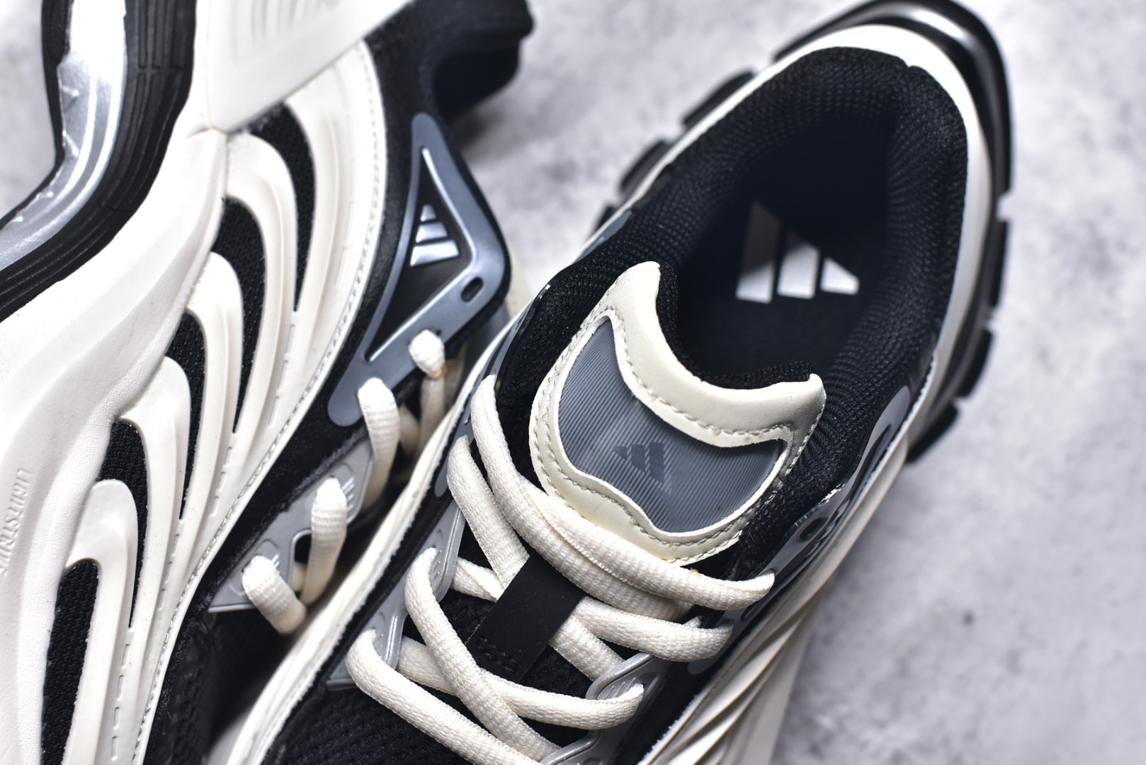 图片[9]-#AD XLG MTW系列 舒适百搭防滑耐磨低帮跑步鞋老爹鞋 IH1571 鞋面采用贯穿式银条 完整的线条流畅度带来充分的视觉享受 鞋舌若隐若现的LOGO充满神秘感 夸张的鞋后跟幅度设计 线条感延伸至后跟标志三条杆彰显adidas调性 中底采用LIGHT STRIKE科技 在满足穿搭属性的同时提供舒适的脚感 完整的流线型设计语言 从鞋面贯穿到鞋底以及鞋花纹路 颜值与实力兼具 秀场与日常皆融 未来已来 让我们继续期待 实拍调校N版已经零色差零失真 百分百还原实物色彩所见即所得 不存在货不对板色差等低级问题 选购参考实物拍摄 不混卖不参货 只用心做好货严格选品 承诺混一赔十 尺码：36 36.5 37.5 38 38.5 39 40 40.5 41 42 42.5 43 44 44.5 45-选品中心