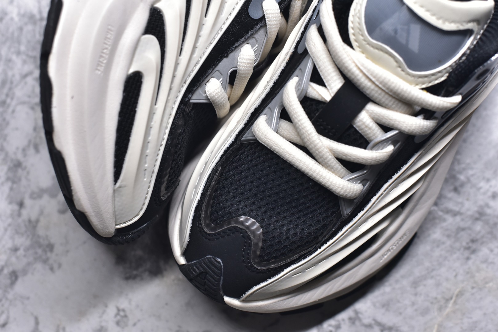 图片[8]-#AD XLG MTW系列 舒适百搭防滑耐磨低帮跑步鞋老爹鞋 IH1571 鞋面采用贯穿式银条 完整的线条流畅度带来充分的视觉享受 鞋舌若隐若现的LOGO充满神秘感 夸张的鞋后跟幅度设计 线条感延伸至后跟标志三条杆彰显adidas调性 中底采用LIGHT STRIKE科技 在满足穿搭属性的同时提供舒适的脚感 完整的流线型设计语言 从鞋面贯穿到鞋底以及鞋花纹路 颜值与实力兼具 秀场与日常皆融 未来已来 让我们继续期待 实拍调校N版已经零色差零失真 百分百还原实物色彩所见即所得 不存在货不对板色差等低级问题 选购参考实物拍摄 不混卖不参货 只用心做好货严格选品 承诺混一赔十 尺码：36 36.5 37.5 38 38.5 39 40 40.5 41 42 42.5 43 44 44.5 45-选品中心