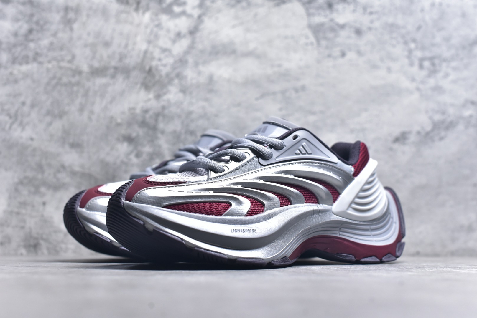 图片[2]-#AD XLG MTW系列 舒适百搭防滑耐磨低帮跑步鞋老爹鞋 IH1572 鞋面采用贯穿式银条 完整的线条流畅度带来充分的视觉享受 鞋舌若隐若现的LOGO充满神秘感 夸张的鞋后跟幅度设计 线条感延伸至后跟标志三条杆彰显adidas调性 中底采用LIGHT STRIKE科技 在满足穿搭属性的同时提供舒适的脚感 完整的流线型设计语言 从鞋面贯穿到鞋底以及鞋花纹路 颜值与实力兼具 秀场与日常皆融 未来已来 让我们继续期待 实拍调校N版已经零色差零失真 百分百还原实物色彩所见即所得 不存在货不对板色差等低级问题 选购参考实物拍摄 不混卖不参货 只用心做好货严格选品 承诺混一赔十 尺码：36 36.5 37.5 38 38.5 39 40 40.5 41 42 42.5 43 44 44.5 45-选品中心