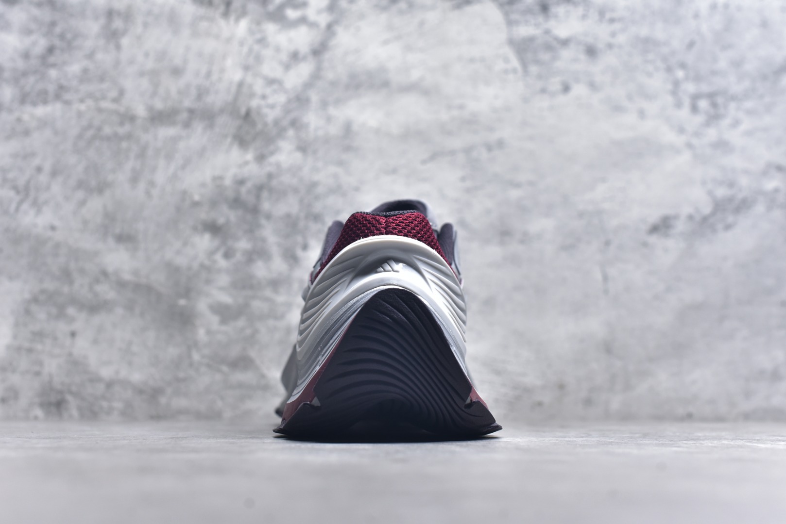 图片[5]-#AD XLG MTW系列 舒适百搭防滑耐磨低帮跑步鞋老爹鞋 IH1572 鞋面采用贯穿式银条 完整的线条流畅度带来充分的视觉享受 鞋舌若隐若现的LOGO充满神秘感 夸张的鞋后跟幅度设计 线条感延伸至后跟标志三条杆彰显adidas调性 中底采用LIGHT STRIKE科技 在满足穿搭属性的同时提供舒适的脚感 完整的流线型设计语言 从鞋面贯穿到鞋底以及鞋花纹路 颜值与实力兼具 秀场与日常皆融 未来已来 让我们继续期待 实拍调校N版已经零色差零失真 百分百还原实物色彩所见即所得 不存在货不对板色差等低级问题 选购参考实物拍摄 不混卖不参货 只用心做好货严格选品 承诺混一赔十 尺码：36 36.5 37.5 38 38.5 39 40 40.5 41 42 42.5 43 44 44.5 45-选品中心