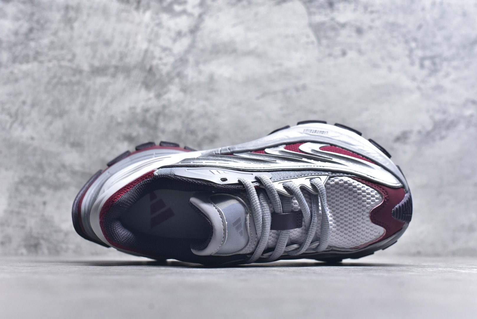 图片[4]-#AD XLG MTW系列 舒适百搭防滑耐磨低帮跑步鞋老爹鞋 IH1572 鞋面采用贯穿式银条 完整的线条流畅度带来充分的视觉享受 鞋舌若隐若现的LOGO充满神秘感 夸张的鞋后跟幅度设计 线条感延伸至后跟标志三条杆彰显adidas调性 中底采用LIGHT STRIKE科技 在满足穿搭属性的同时提供舒适的脚感 完整的流线型设计语言 从鞋面贯穿到鞋底以及鞋花纹路 颜值与实力兼具 秀场与日常皆融 未来已来 让我们继续期待 实拍调校N版已经零色差零失真 百分百还原实物色彩所见即所得 不存在货不对板色差等低级问题 选购参考实物拍摄 不混卖不参货 只用心做好货严格选品 承诺混一赔十 尺码：36 36.5 37.5 38 38.5 39 40 40.5 41 42 42.5 43 44 44.5 45-选品中心