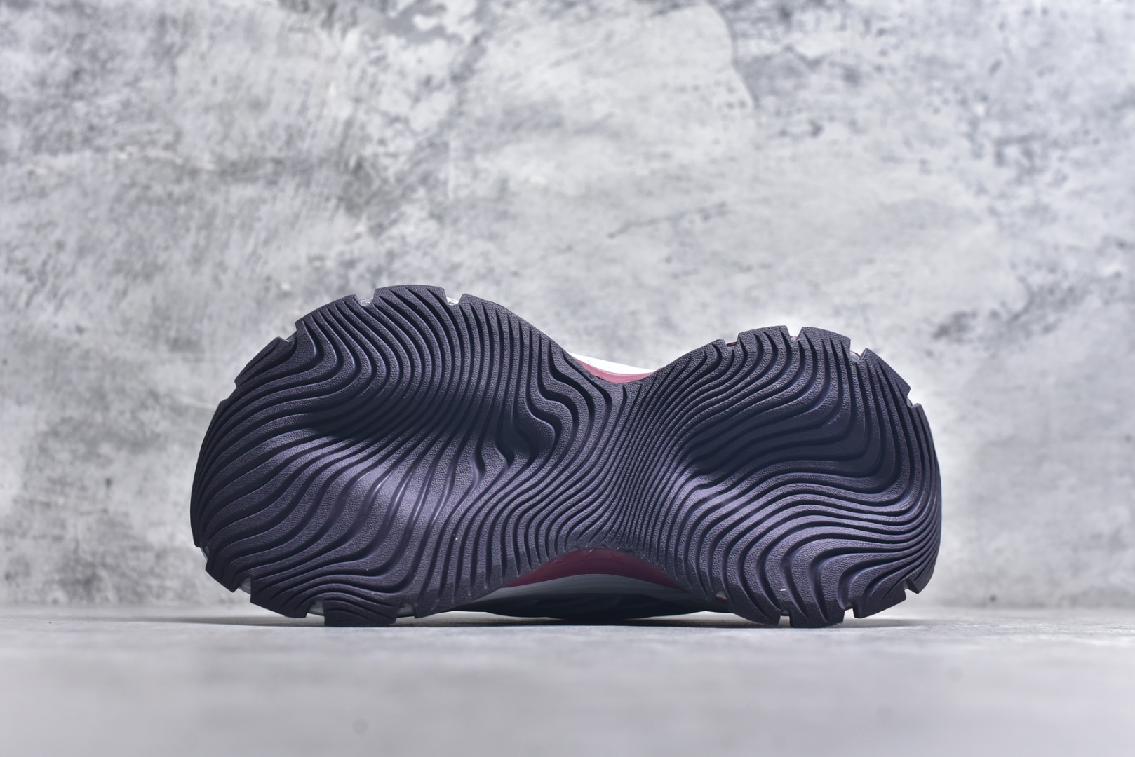 图片[6]-#AD XLG MTW系列 舒适百搭防滑耐磨低帮跑步鞋老爹鞋 IH1572 鞋面采用贯穿式银条 完整的线条流畅度带来充分的视觉享受 鞋舌若隐若现的LOGO充满神秘感 夸张的鞋后跟幅度设计 线条感延伸至后跟标志三条杆彰显adidas调性 中底采用LIGHT STRIKE科技 在满足穿搭属性的同时提供舒适的脚感 完整的流线型设计语言 从鞋面贯穿到鞋底以及鞋花纹路 颜值与实力兼具 秀场与日常皆融 未来已来 让我们继续期待 实拍调校N版已经零色差零失真 百分百还原实物色彩所见即所得 不存在货不对板色差等低级问题 选购参考实物拍摄 不混卖不参货 只用心做好货严格选品 承诺混一赔十 尺码：36 36.5 37.5 38 38.5 39 40 40.5 41 42 42.5 43 44 44.5 45-选品中心