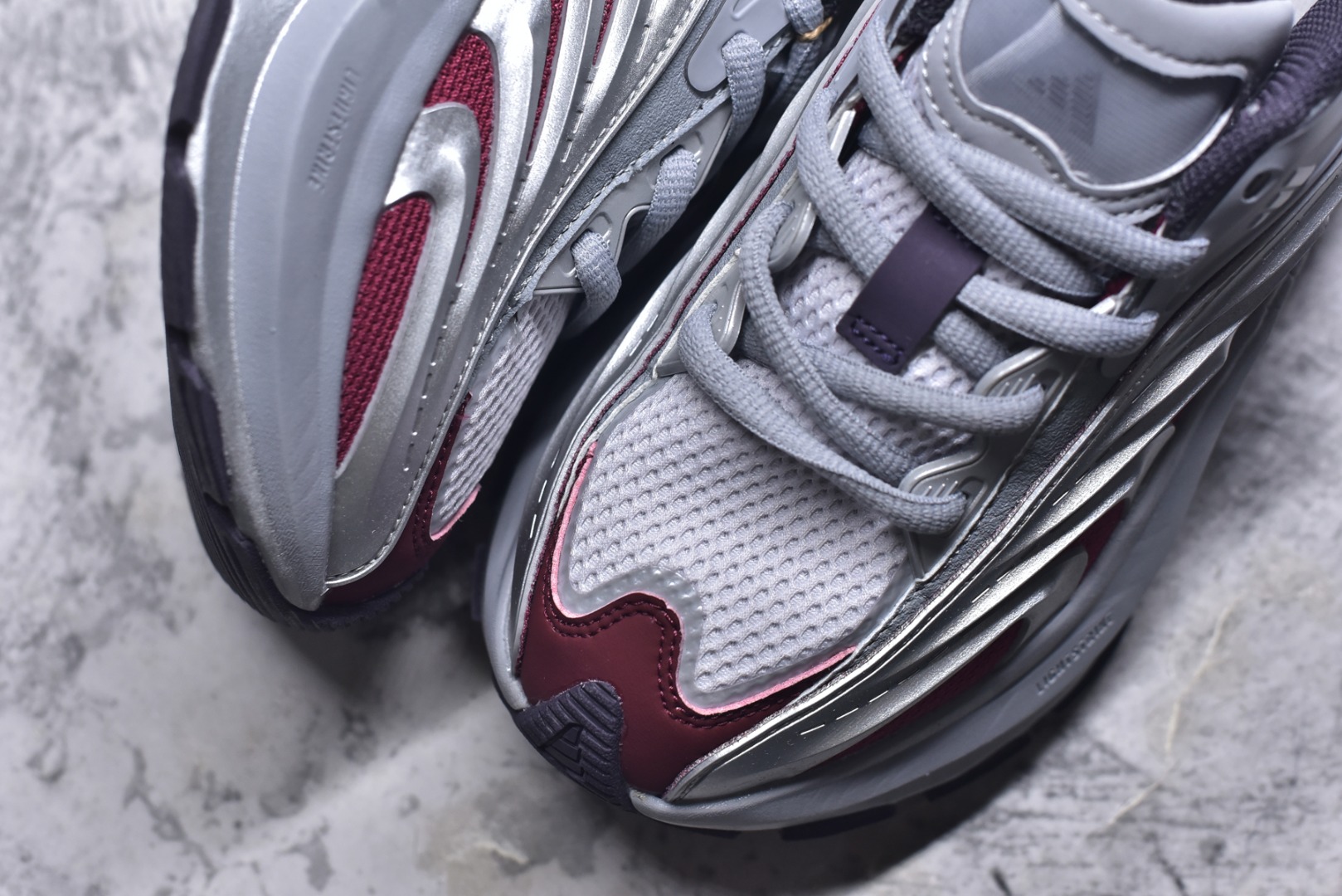 图片[8]-#AD XLG MTW系列 舒适百搭防滑耐磨低帮跑步鞋老爹鞋 IH1572 鞋面采用贯穿式银条 完整的线条流畅度带来充分的视觉享受 鞋舌若隐若现的LOGO充满神秘感 夸张的鞋后跟幅度设计 线条感延伸至后跟标志三条杆彰显adidas调性 中底采用LIGHT STRIKE科技 在满足穿搭属性的同时提供舒适的脚感 完整的流线型设计语言 从鞋面贯穿到鞋底以及鞋花纹路 颜值与实力兼具 秀场与日常皆融 未来已来 让我们继续期待 实拍调校N版已经零色差零失真 百分百还原实物色彩所见即所得 不存在货不对板色差等低级问题 选购参考实物拍摄 不混卖不参货 只用心做好货严格选品 承诺混一赔十 尺码：36 36.5 37.5 38 38.5 39 40 40.5 41 42 42.5 43 44 44.5 45-选品中心