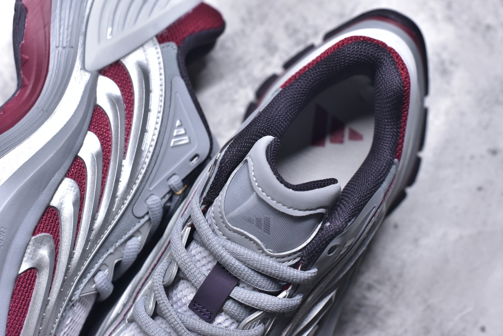 图片[9]-#AD XLG MTW系列 舒适百搭防滑耐磨低帮跑步鞋老爹鞋 IH1572 鞋面采用贯穿式银条 完整的线条流畅度带来充分的视觉享受 鞋舌若隐若现的LOGO充满神秘感 夸张的鞋后跟幅度设计 线条感延伸至后跟标志三条杆彰显adidas调性 中底采用LIGHT STRIKE科技 在满足穿搭属性的同时提供舒适的脚感 完整的流线型设计语言 从鞋面贯穿到鞋底以及鞋花纹路 颜值与实力兼具 秀场与日常皆融 未来已来 让我们继续期待 实拍调校N版已经零色差零失真 百分百还原实物色彩所见即所得 不存在货不对板色差等低级问题 选购参考实物拍摄 不混卖不参货 只用心做好货严格选品 承诺混一赔十 尺码：36 36.5 37.5 38 38.5 39 40 40.5 41 42 42.5 43 44 44.5 45-选品中心