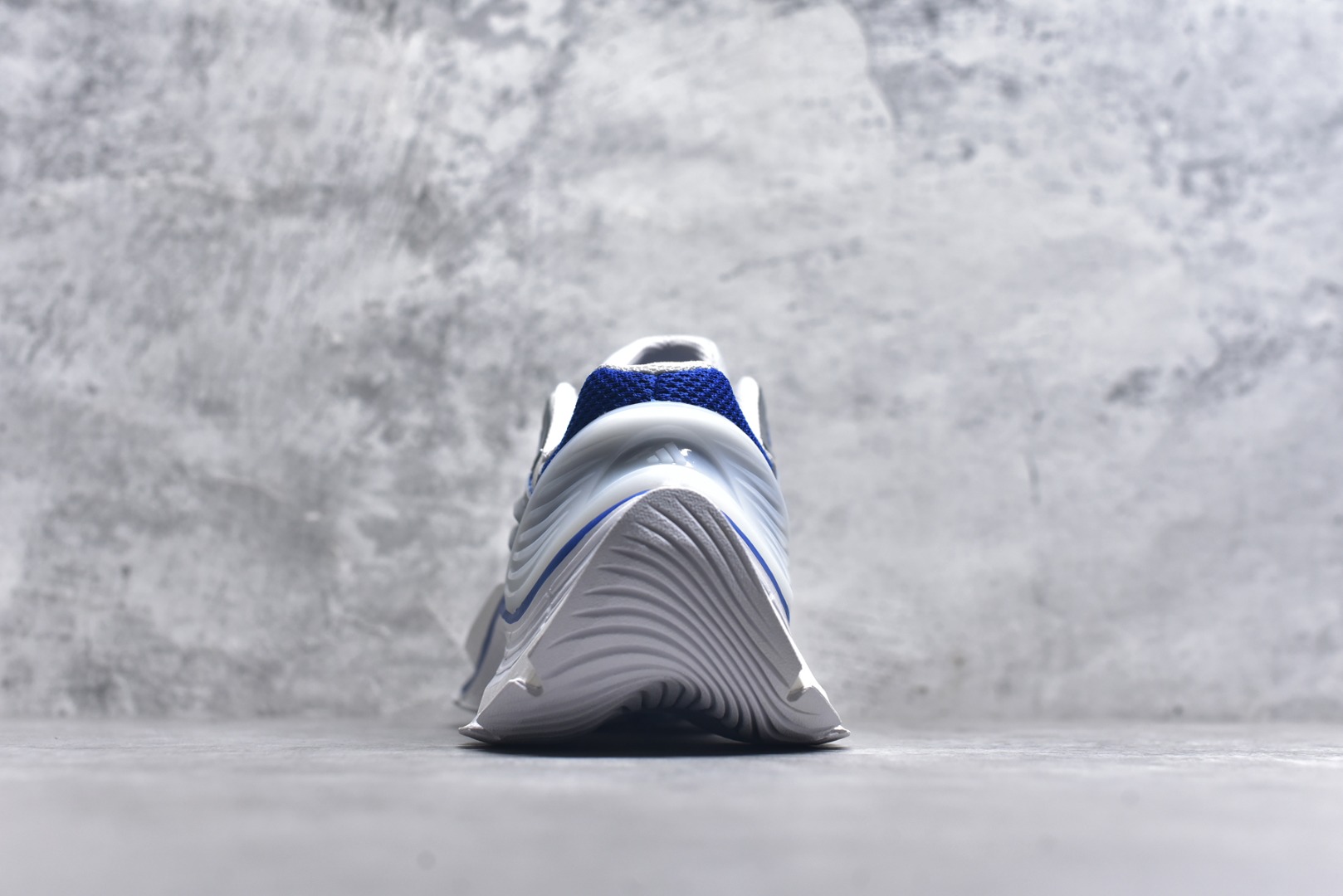 图片[5]-#AD XLG MTW系列 舒适百搭防滑耐磨低帮跑步鞋老爹鞋JS1502 鞋面采用贯穿式银条 完整的线条流畅度带来充分的视觉享受 鞋舌若隐若现的LOGO充满神秘感 夸张的鞋后跟幅度设计 线条感延伸至后跟标志三条杆彰显adidas调性 中底采用LIGHT STRIKE科技 在满足穿搭属性的同时提供舒适的脚感 完整的流线型设计语言 从鞋面贯穿到鞋底以及鞋花纹路 颜值与实力兼具 秀场与日常皆融 未来已来 让我们继续期待 实拍调校N版已经零色差零失真 百分百还原实物色彩所见即所得 不存在货不对板色差等低级问题 选购参考实物拍摄 不混卖不参货 只用心做好货严格选品 承诺混一赔十 尺码：36 36.5 37.5 38 38.5 39 40 40.5 41 42 42.5 43 44 44.5 45-选品中心