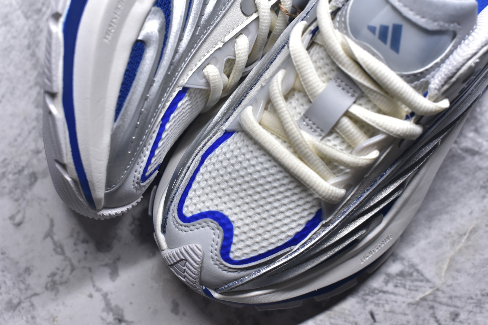 图片[8]-#AD XLG MTW系列 舒适百搭防滑耐磨低帮跑步鞋老爹鞋JS1502 鞋面采用贯穿式银条 完整的线条流畅度带来充分的视觉享受 鞋舌若隐若现的LOGO充满神秘感 夸张的鞋后跟幅度设计 线条感延伸至后跟标志三条杆彰显adidas调性 中底采用LIGHT STRIKE科技 在满足穿搭属性的同时提供舒适的脚感 完整的流线型设计语言 从鞋面贯穿到鞋底以及鞋花纹路 颜值与实力兼具 秀场与日常皆融 未来已来 让我们继续期待 实拍调校N版已经零色差零失真 百分百还原实物色彩所见即所得 不存在货不对板色差等低级问题 选购参考实物拍摄 不混卖不参货 只用心做好货严格选品 承诺混一赔十 尺码：36 36.5 37.5 38 38.5 39 40 40.5 41 42 42.5 43 44 44.5 45-选品中心