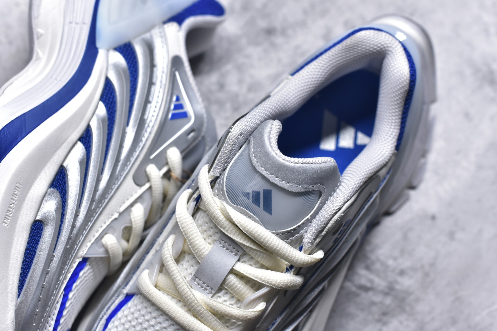 图片[9]-#AD XLG MTW系列 舒适百搭防滑耐磨低帮跑步鞋老爹鞋JS1502 鞋面采用贯穿式银条 完整的线条流畅度带来充分的视觉享受 鞋舌若隐若现的LOGO充满神秘感 夸张的鞋后跟幅度设计 线条感延伸至后跟标志三条杆彰显adidas调性 中底采用LIGHT STRIKE科技 在满足穿搭属性的同时提供舒适的脚感 完整的流线型设计语言 从鞋面贯穿到鞋底以及鞋花纹路 颜值与实力兼具 秀场与日常皆融 未来已来 让我们继续期待 实拍调校N版已经零色差零失真 百分百还原实物色彩所见即所得 不存在货不对板色差等低级问题 选购参考实物拍摄 不混卖不参货 只用心做好货严格选品 承诺混一赔十 尺码：36 36.5 37.5 38 38.5 39 40 40.5 41 42 42.5 43 44 44.5 45-选品中心